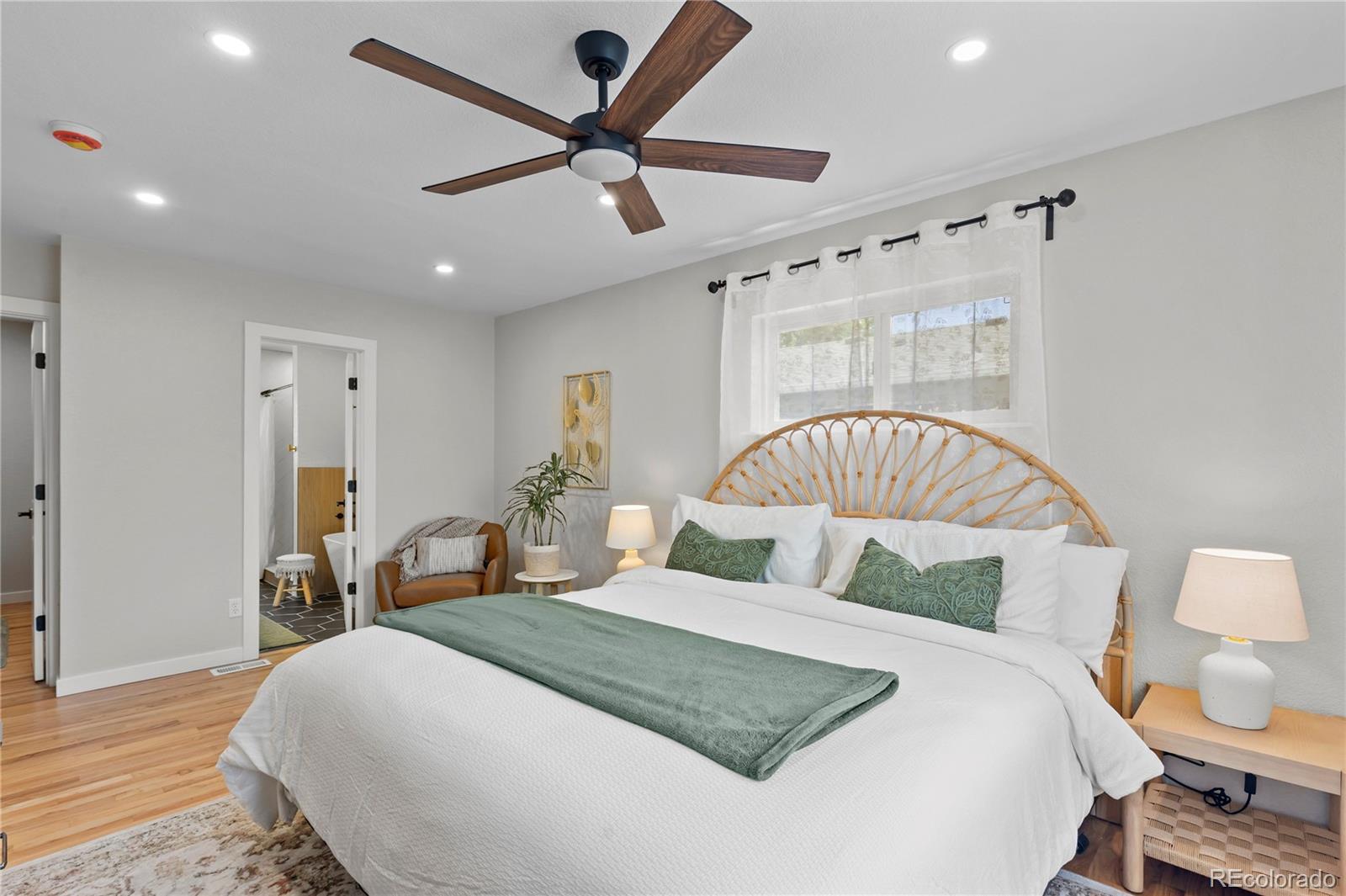MLS Image #22 for 954 s ivy street,denver, Colorado