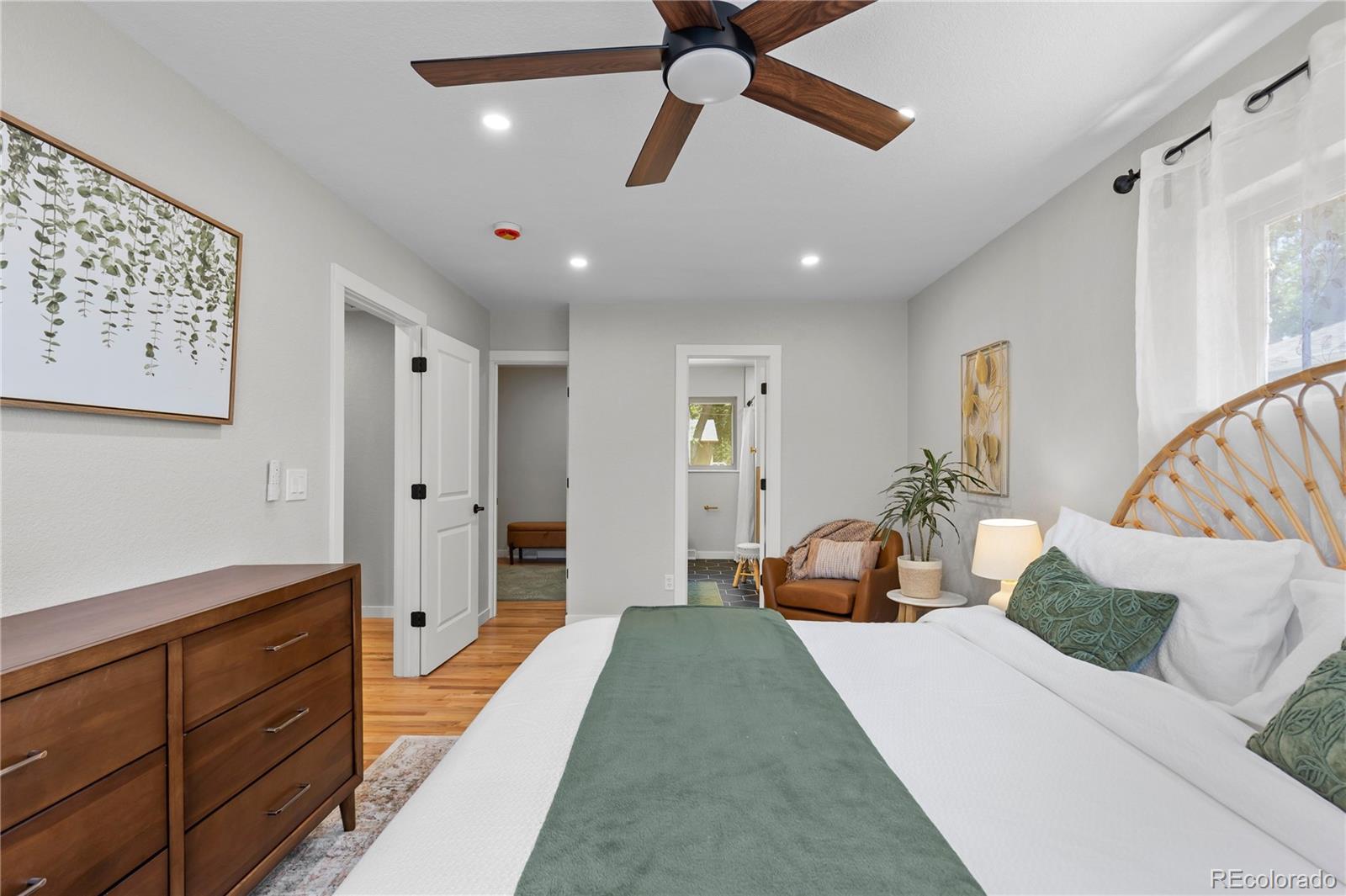 MLS Image #23 for 954 s ivy street,denver, Colorado