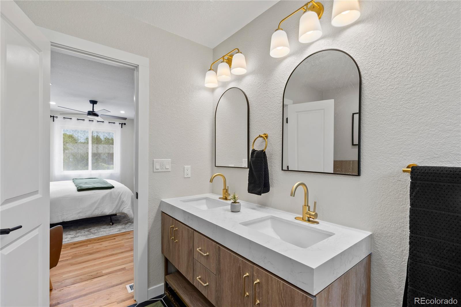 MLS Image #25 for 954 s ivy street,denver, Colorado