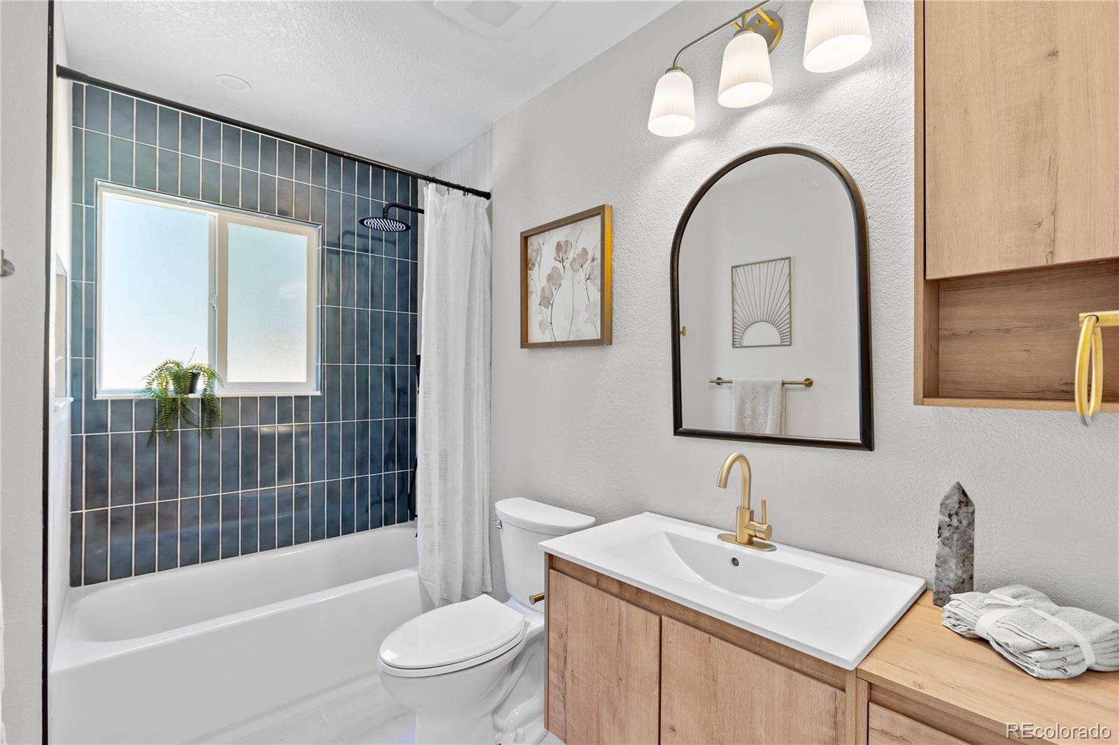 MLS Image #29 for 954 s ivy street,denver, Colorado