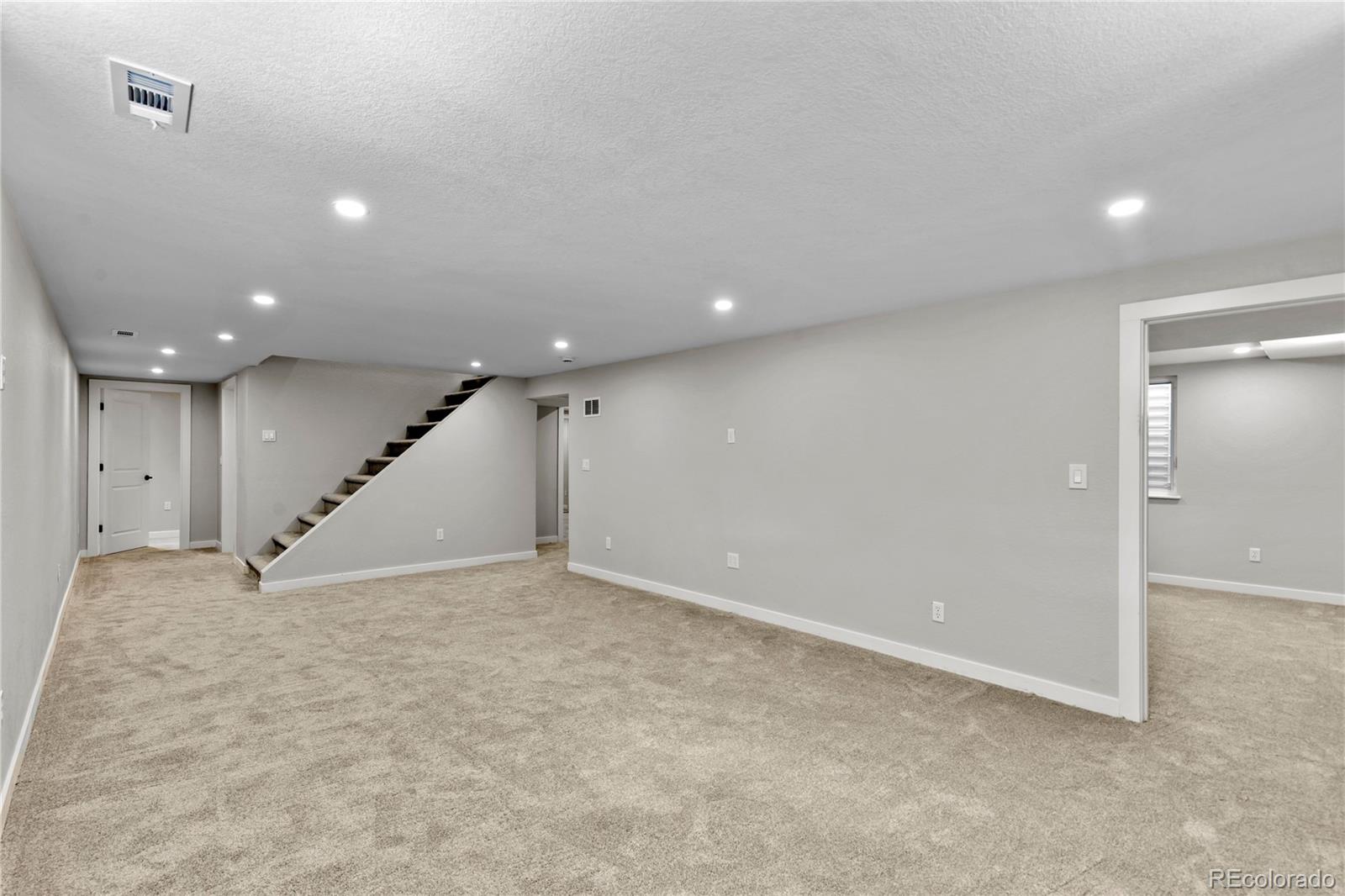 MLS Image #32 for 954 s ivy street,denver, Colorado