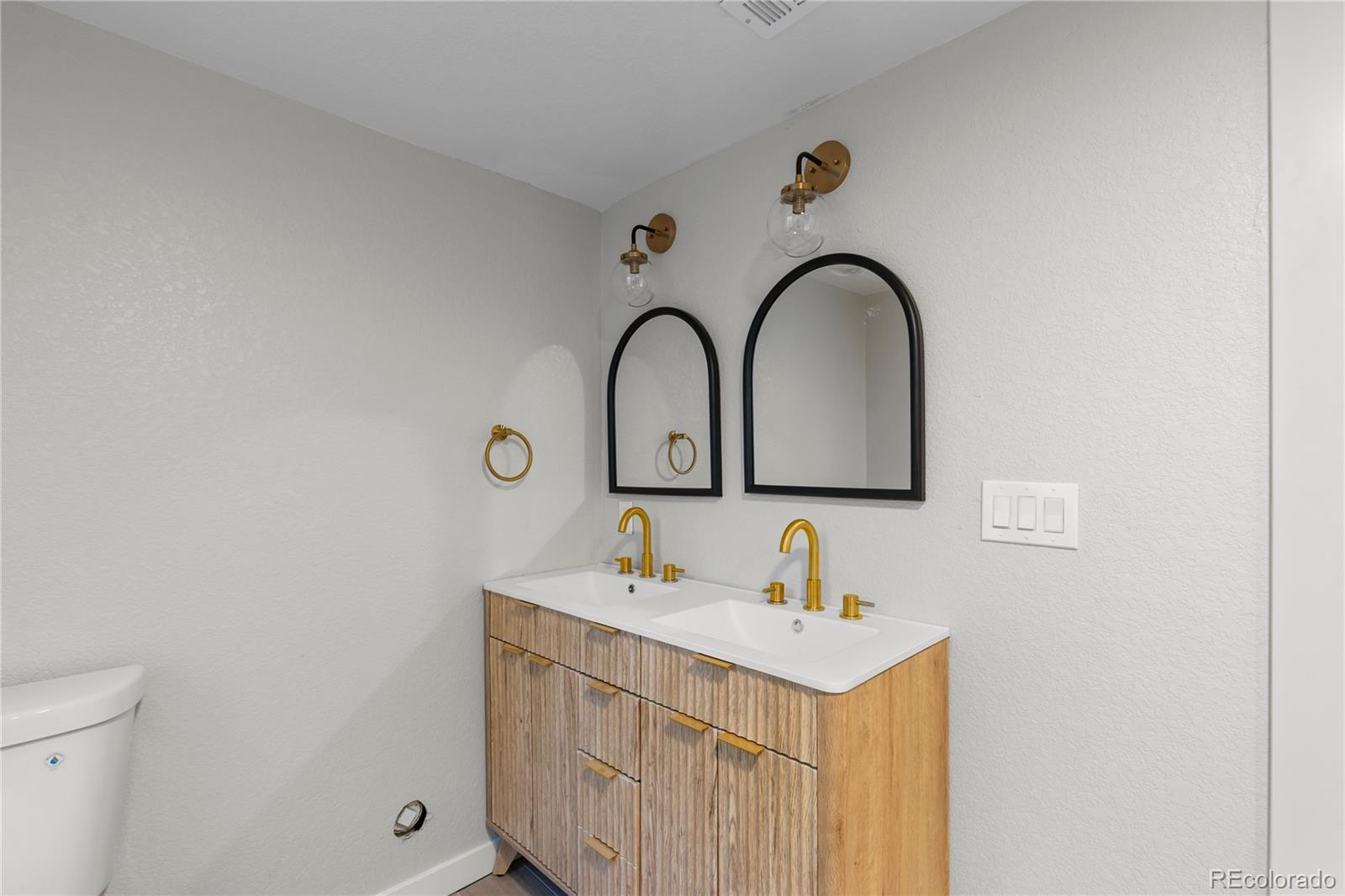 MLS Image #36 for 954 s ivy street,denver, Colorado