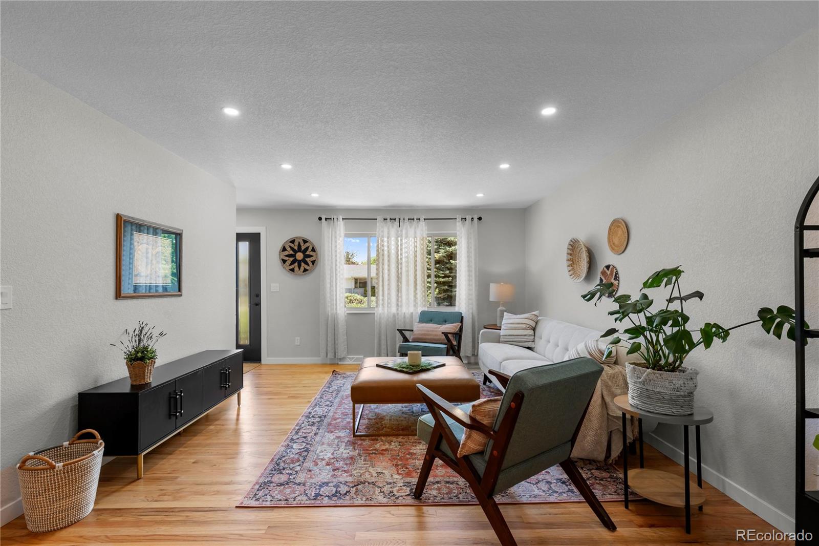 MLS Image #8 for 954 s ivy street,denver, Colorado