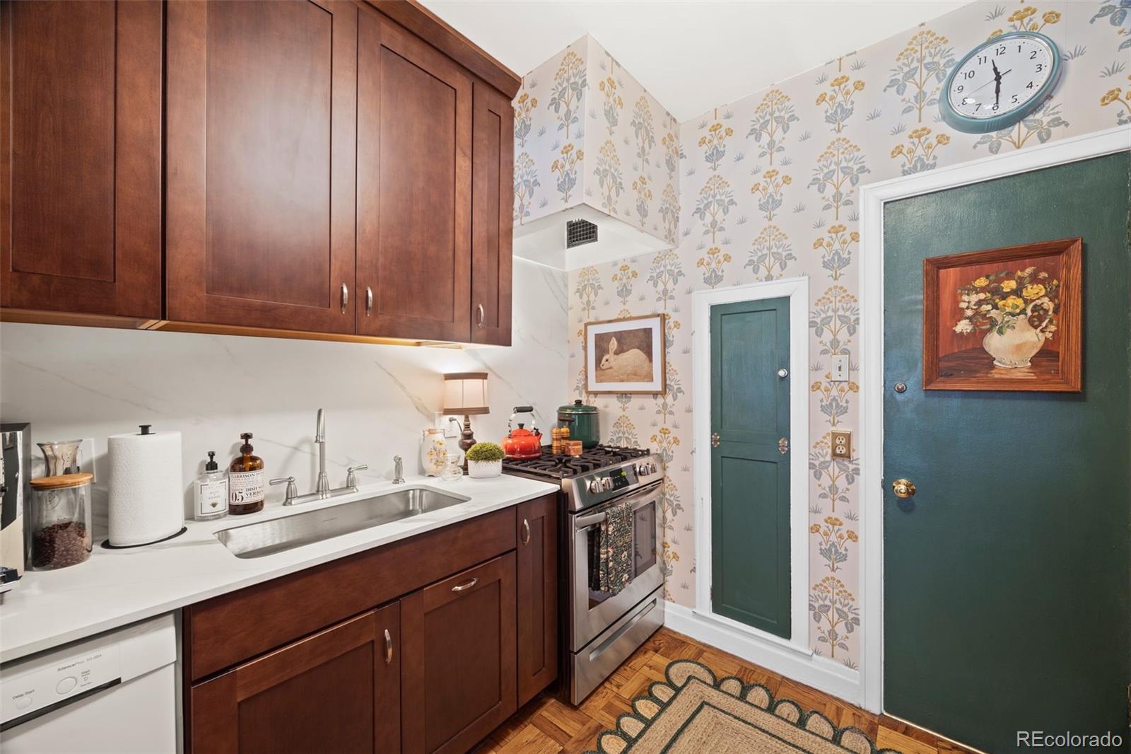 MLS Image #13 for 963 n logan street,denver, Colorado