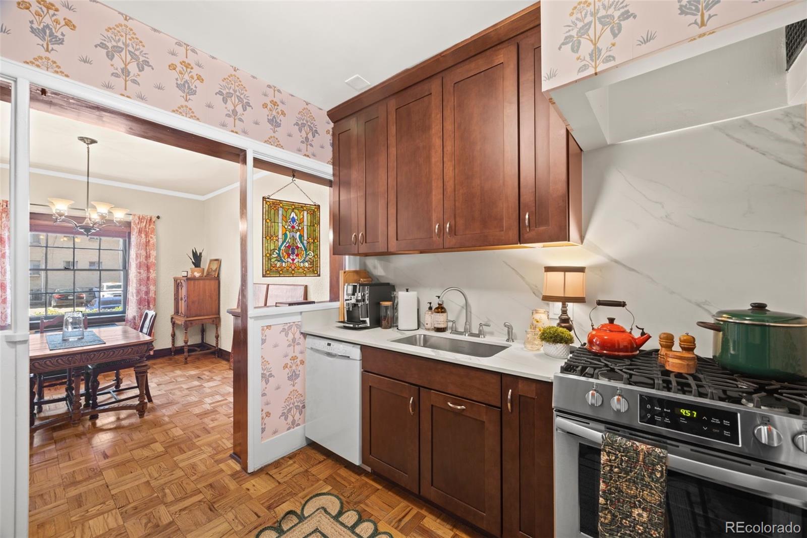 MLS Image #15 for 963 n logan street,denver, Colorado