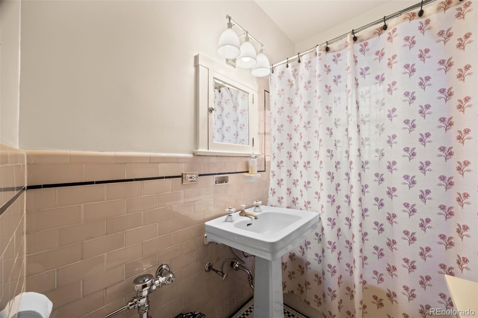 MLS Image #24 for 963 n logan street,denver, Colorado