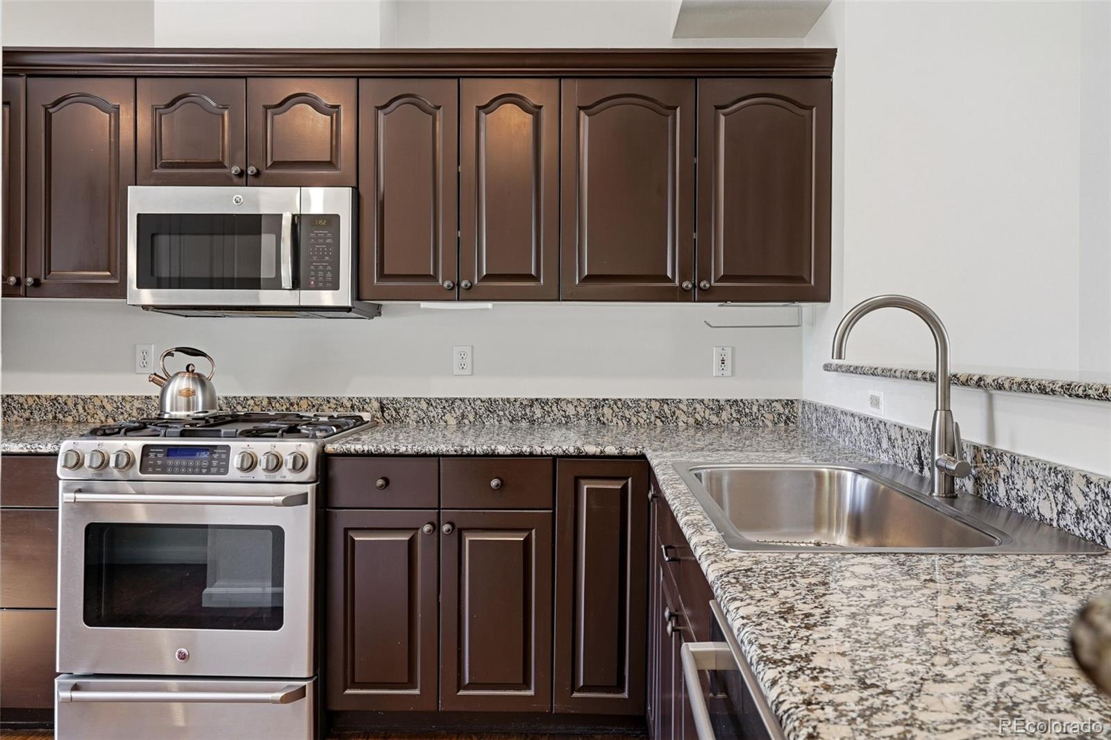 MLS Image #15 for 944  ivanhoe street,denver, Colorado