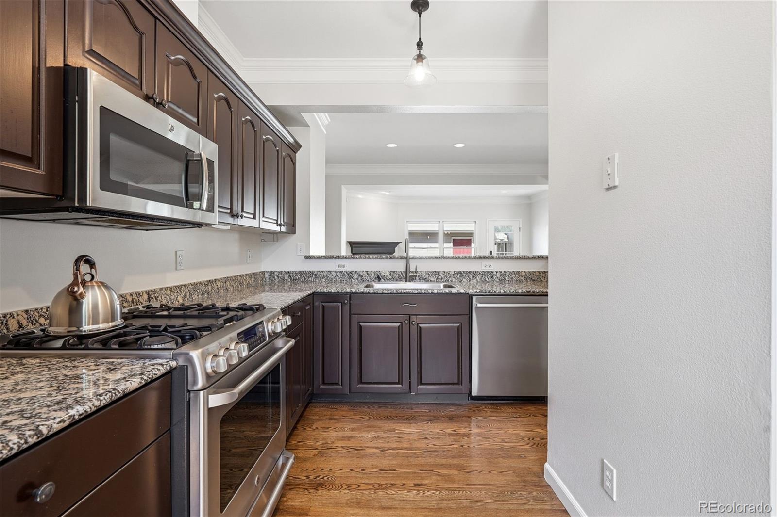 MLS Image #17 for 944  ivanhoe street,denver, Colorado