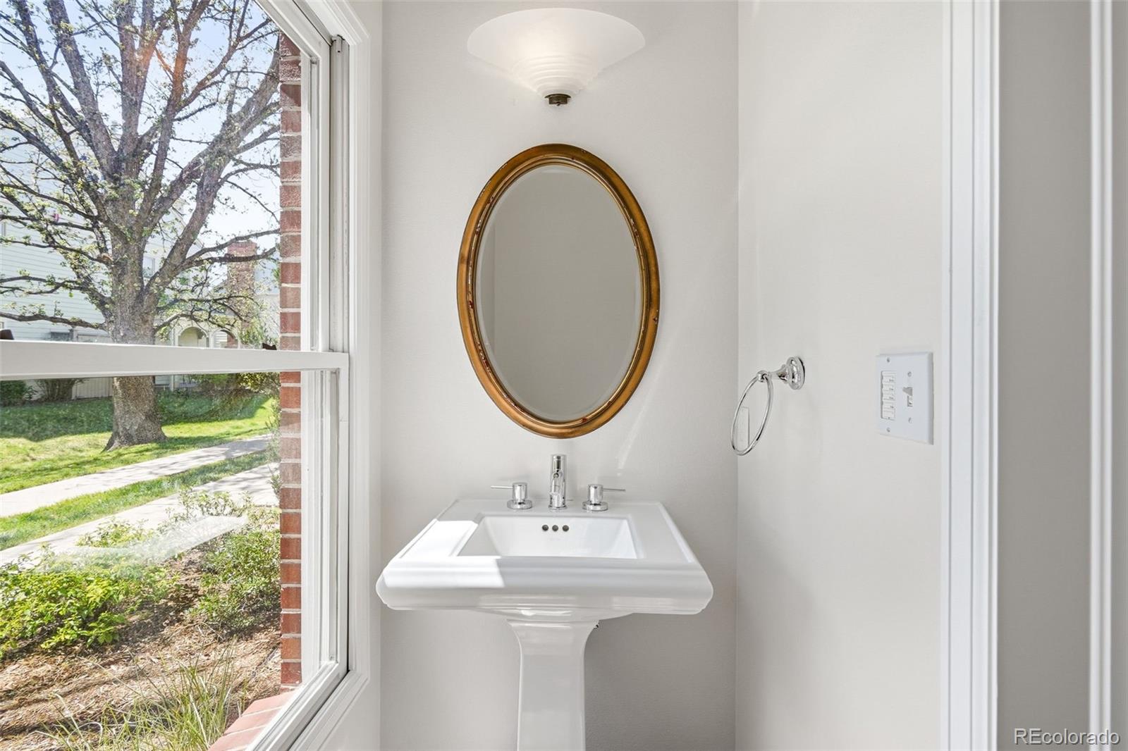 MLS Image #18 for 944  ivanhoe street,denver, Colorado