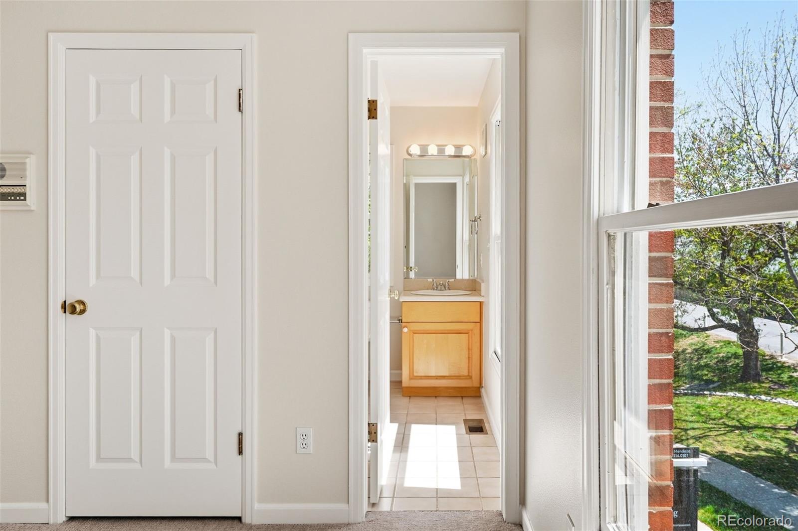 MLS Image #28 for 944  ivanhoe street,denver, Colorado