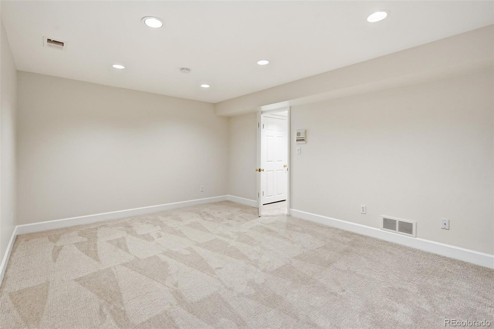 MLS Image #37 for 944  ivanhoe street,denver, Colorado