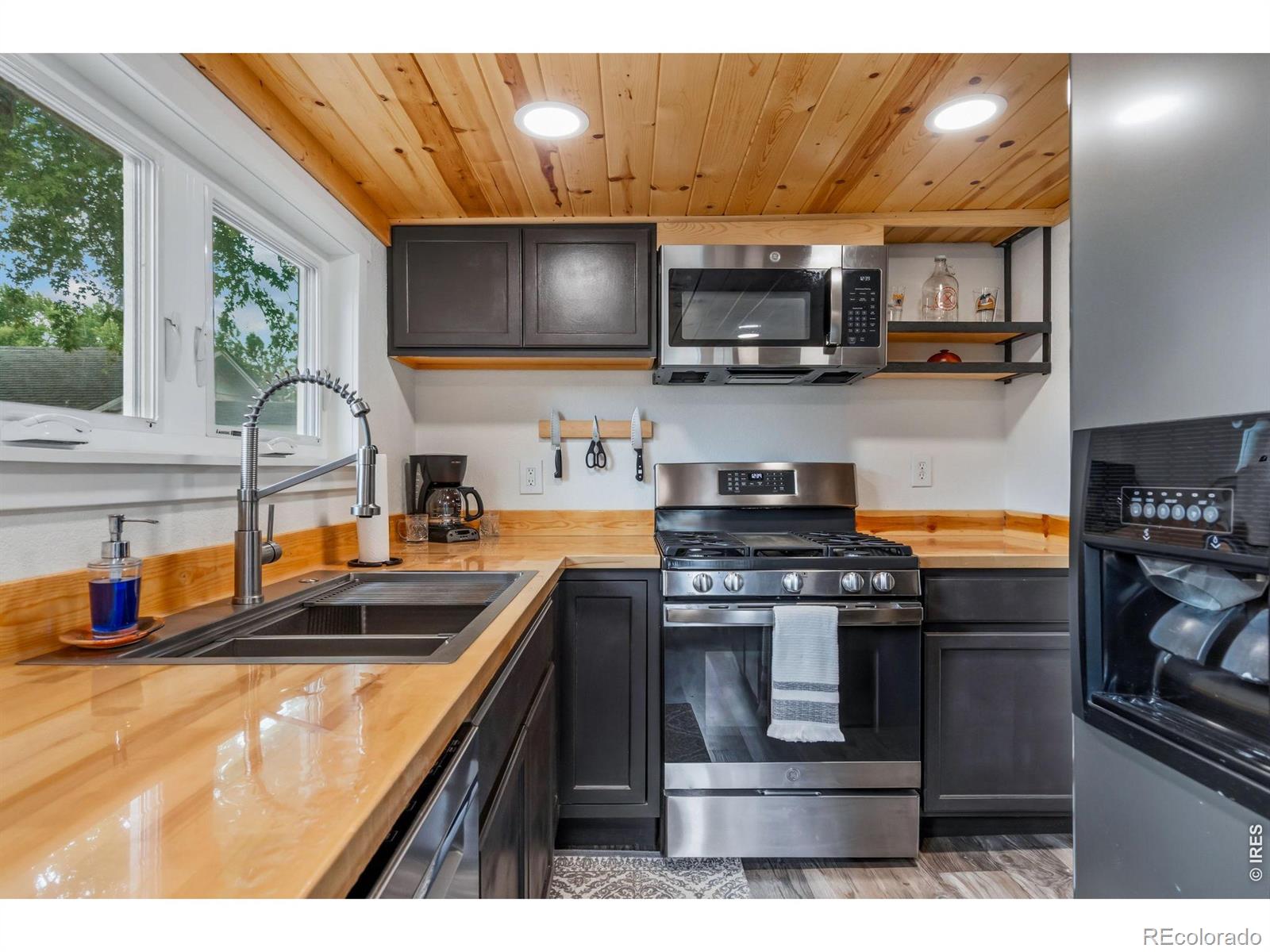 MLS Image #5 for 542 e 10th street,loveland, Colorado
