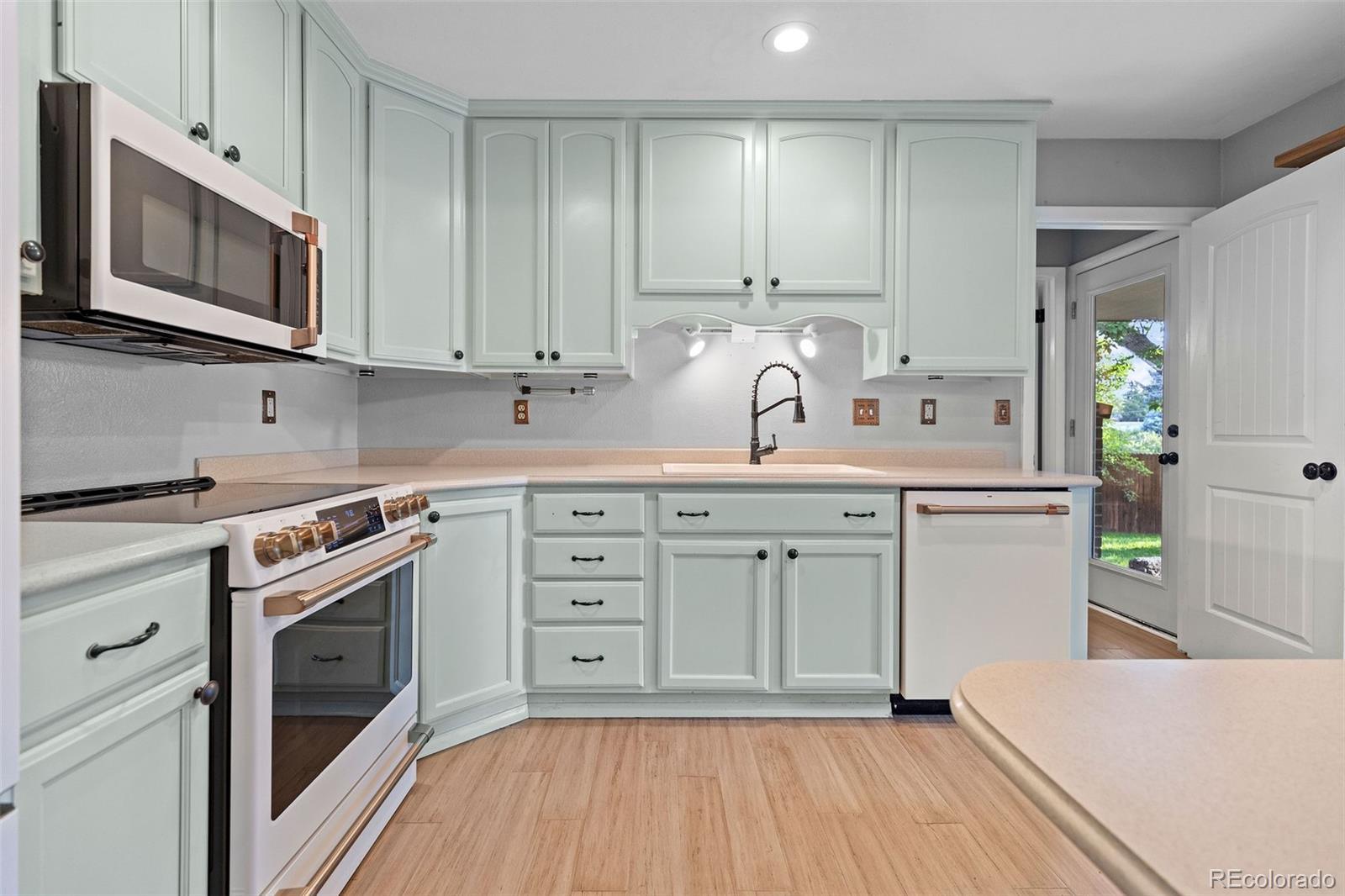 MLS Image #6 for 7154 s pennsylvania street,littleton, Colorado