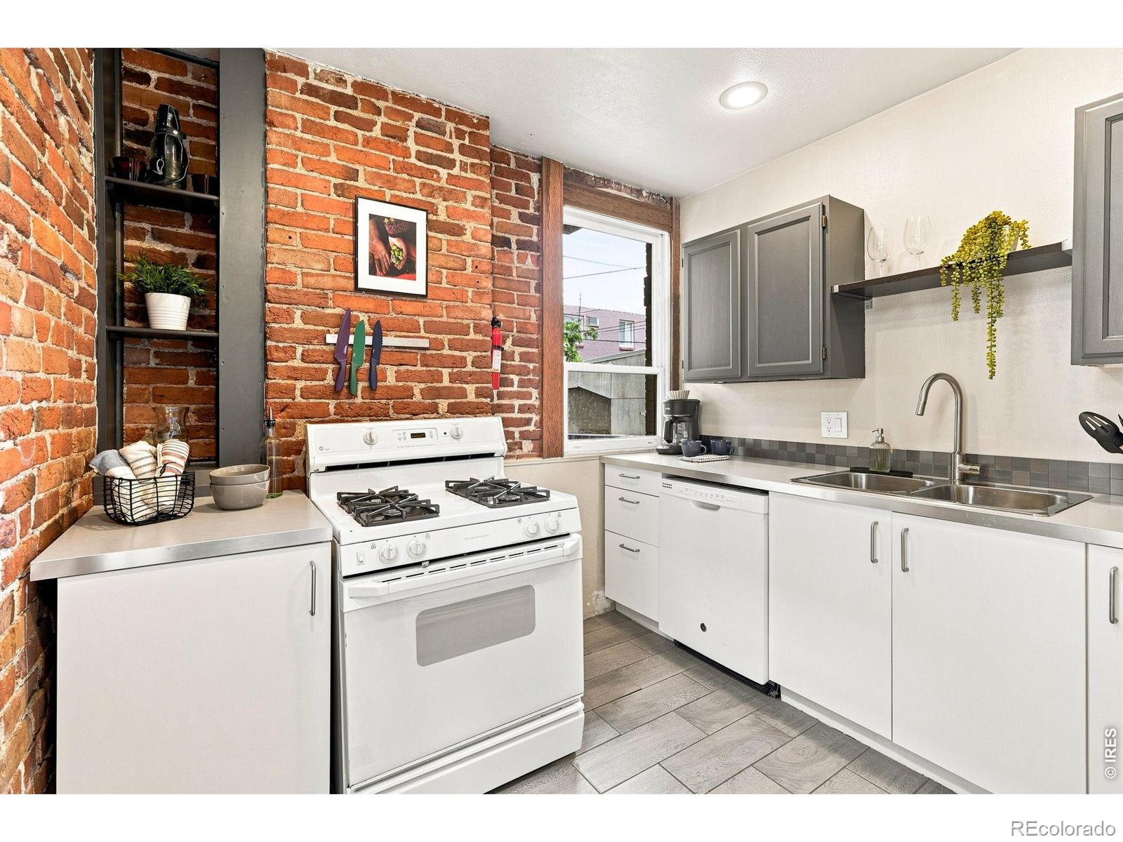 MLS Image #12 for 3319 e 14th avenue,denver, Colorado