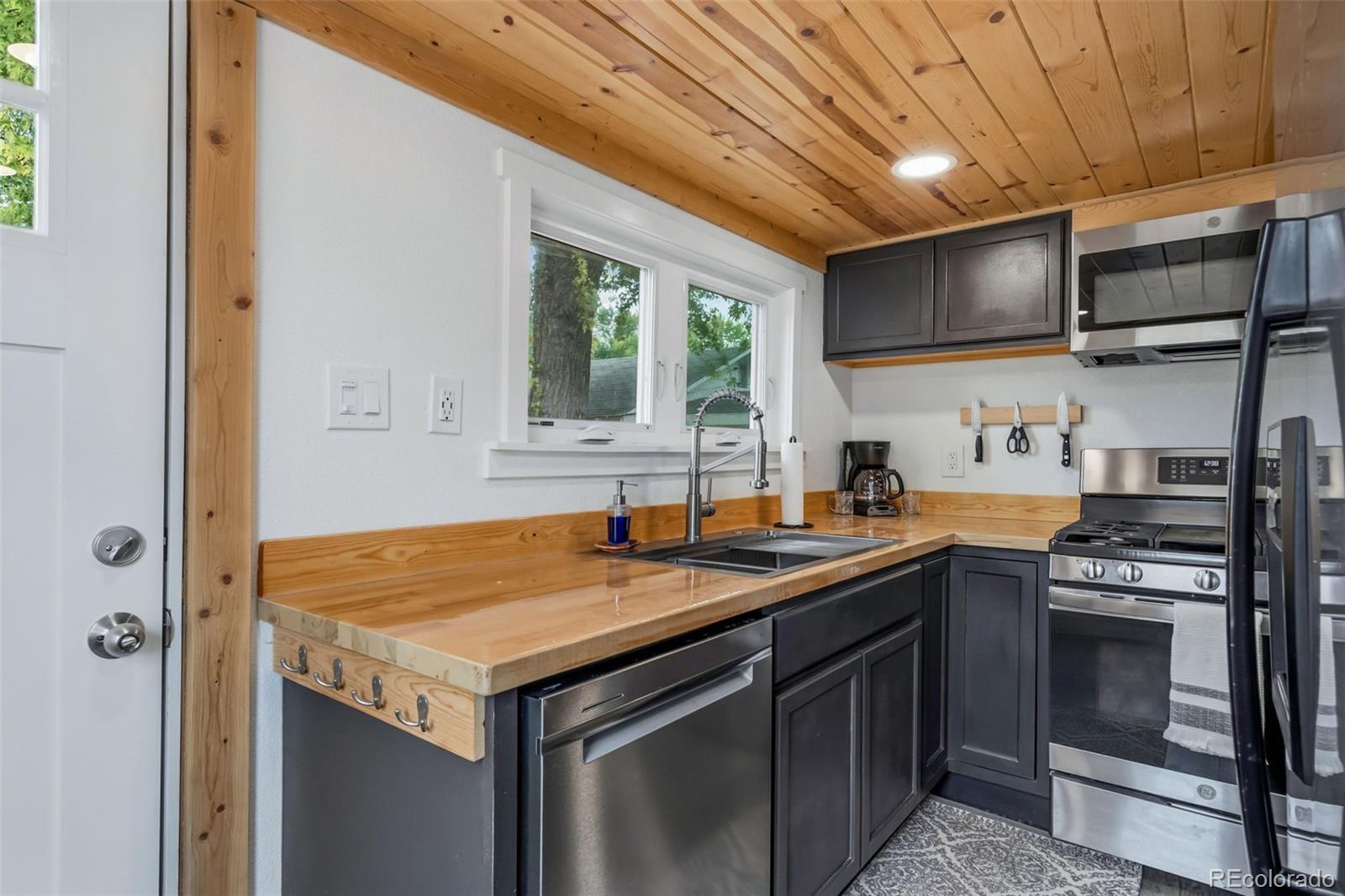 MLS Image #3 for 542 e 10th street,loveland, Colorado