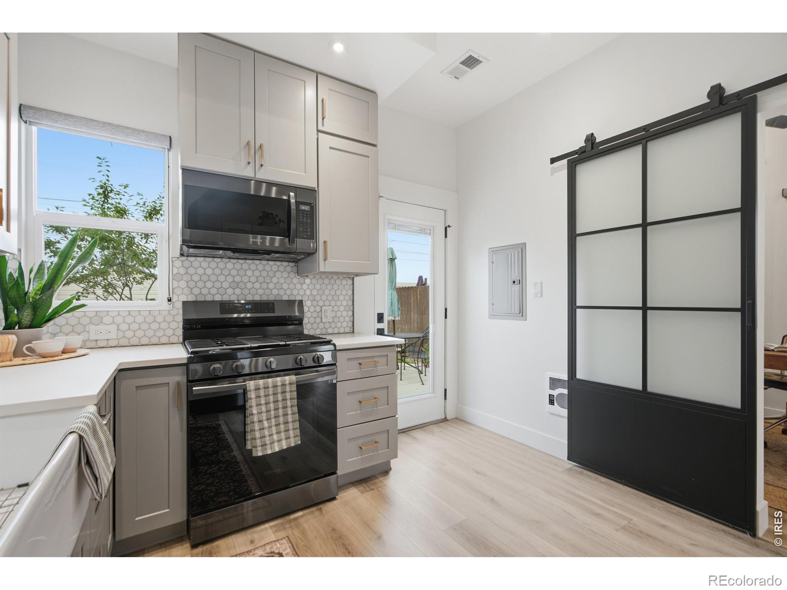 MLS Image #14 for 1419 s acoma street,denver, Colorado