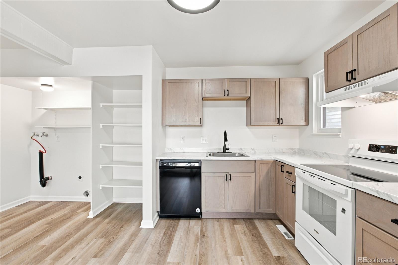 MLS Image #19 for 1120 s clinton street 72,denver, Colorado