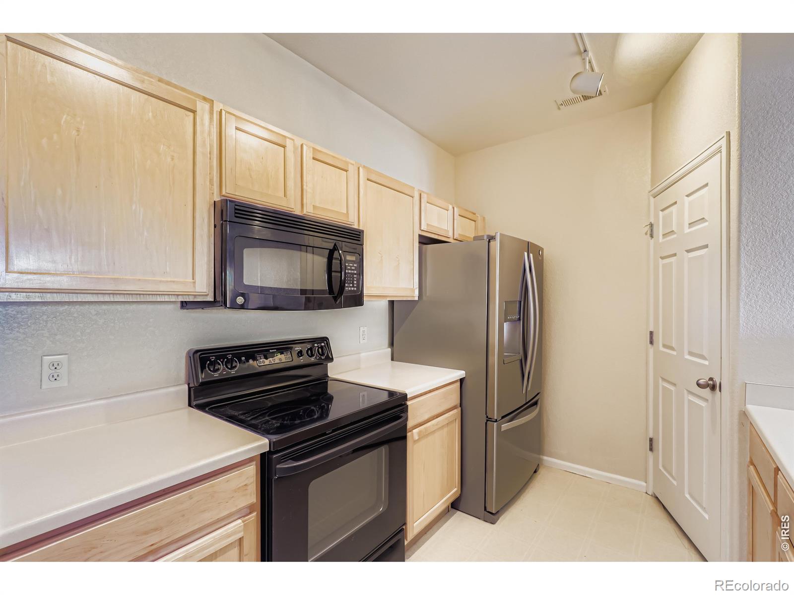 MLS Image #5 for 5255  memphis street,denver, Colorado