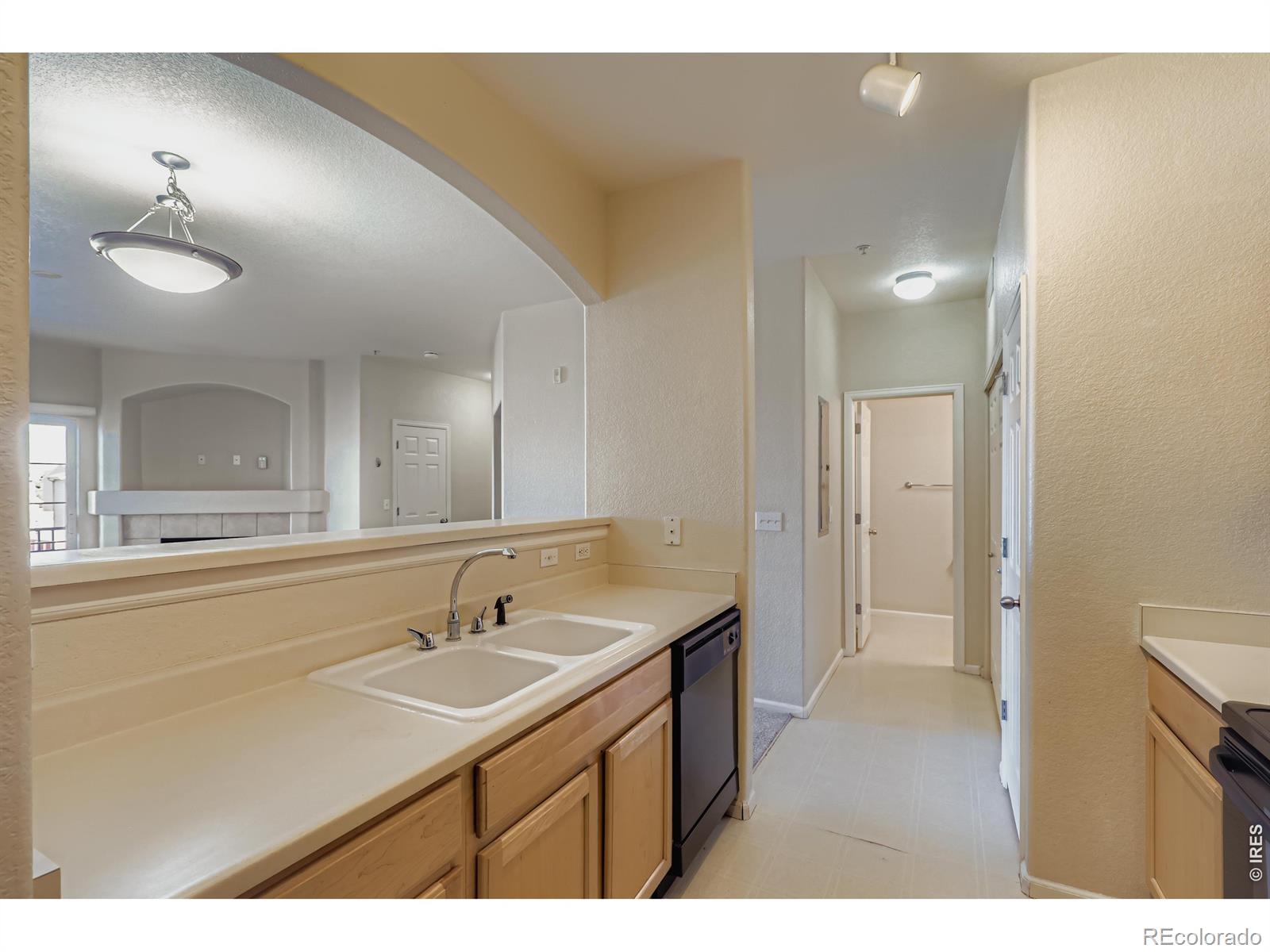 MLS Image #6 for 5255  memphis street,denver, Colorado