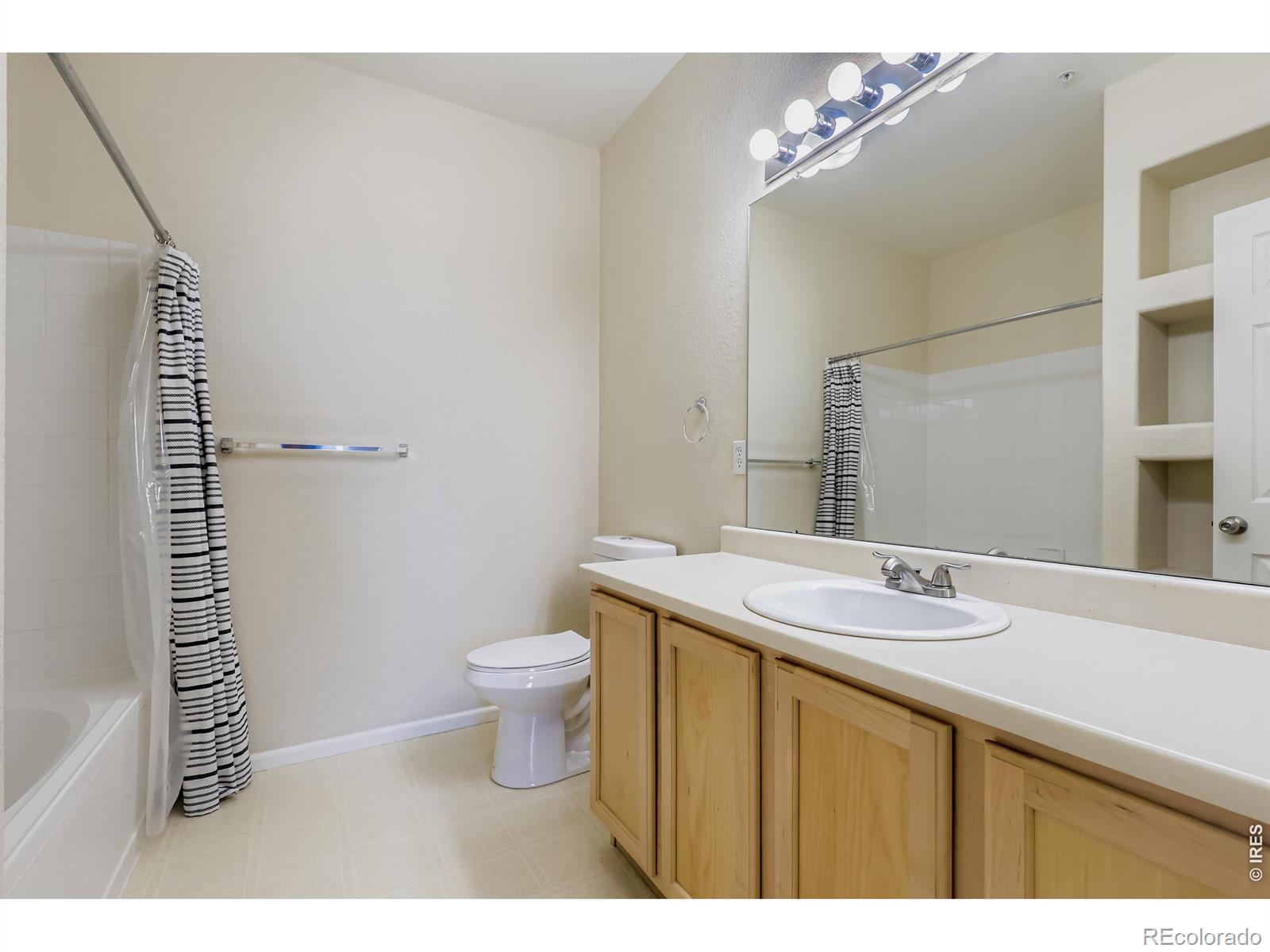 MLS Image #9 for 5255  memphis street,denver, Colorado