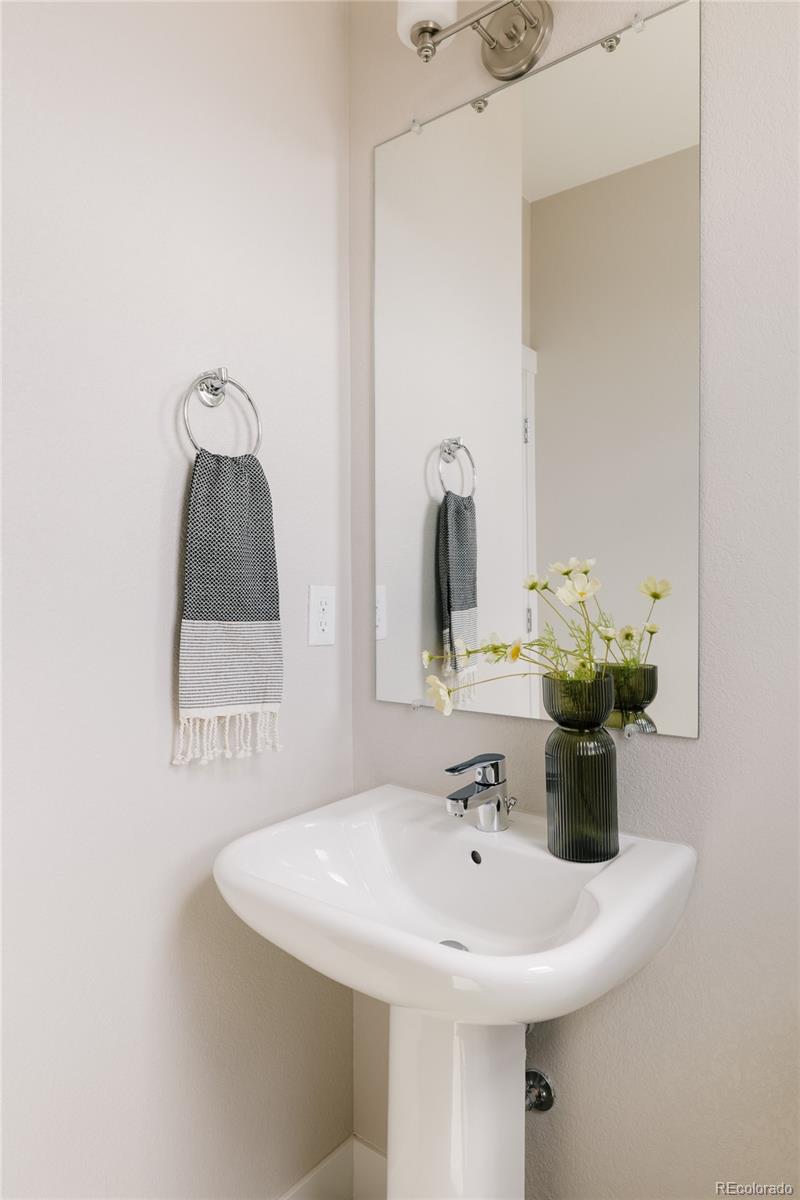 MLS Image #13 for 8972 e 47th avenue,denver, Colorado