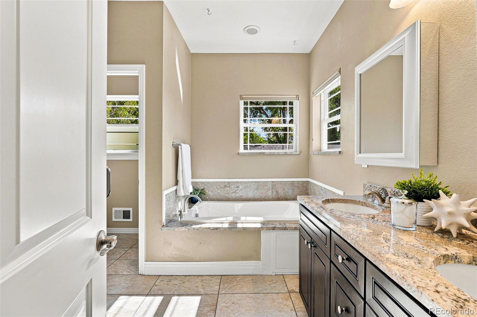MLS Image #28 for 965  krameria street,denver, Colorado