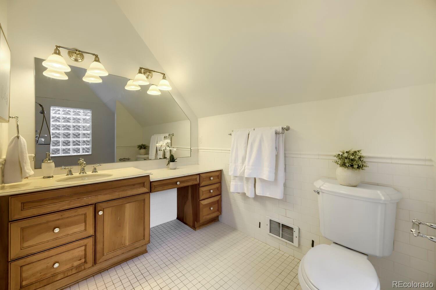 MLS Image #20 for 566 s pennsylvania street,denver, Colorado