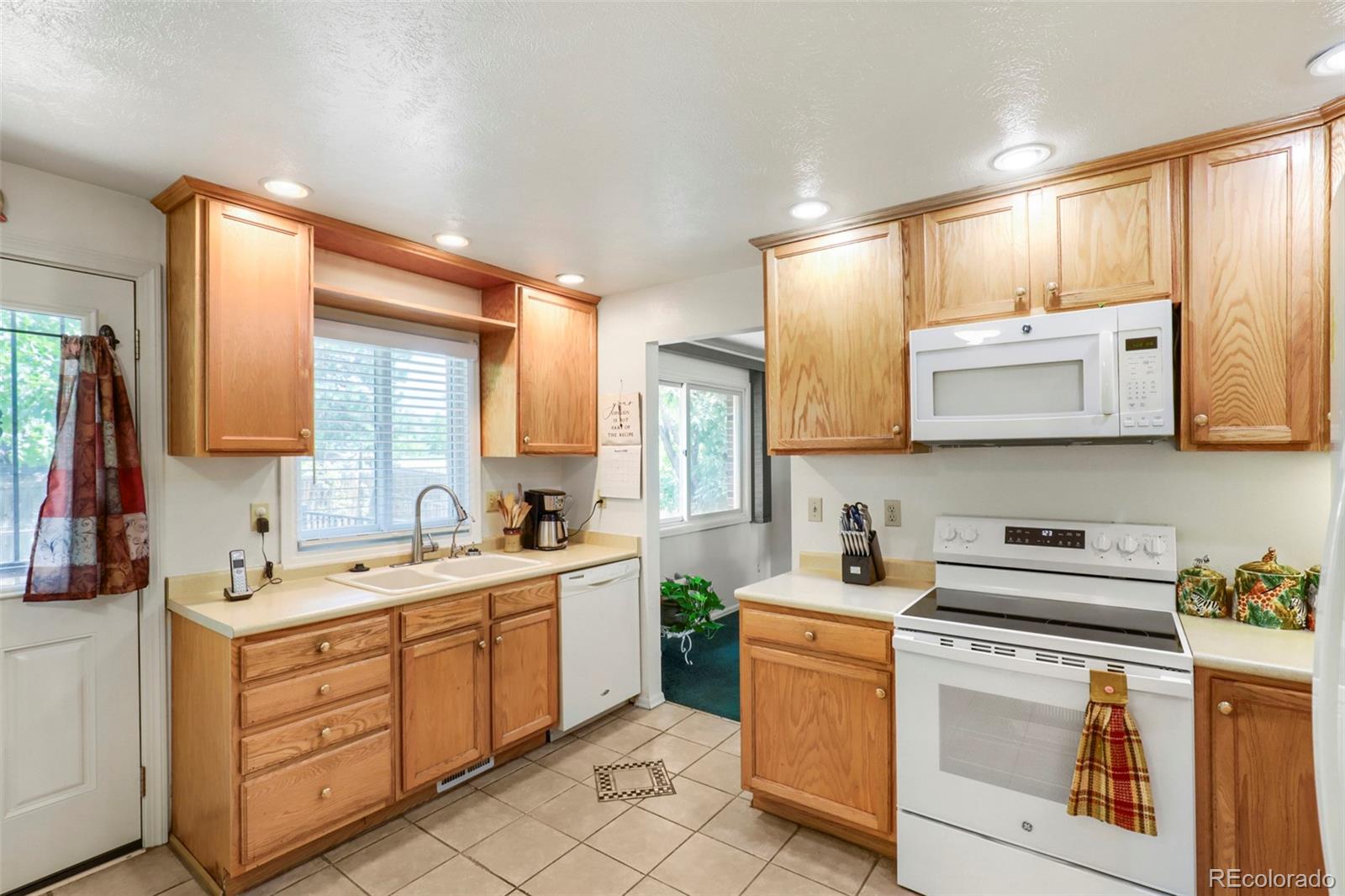 MLS Image #9 for 1722 s uvalda street,aurora, Colorado