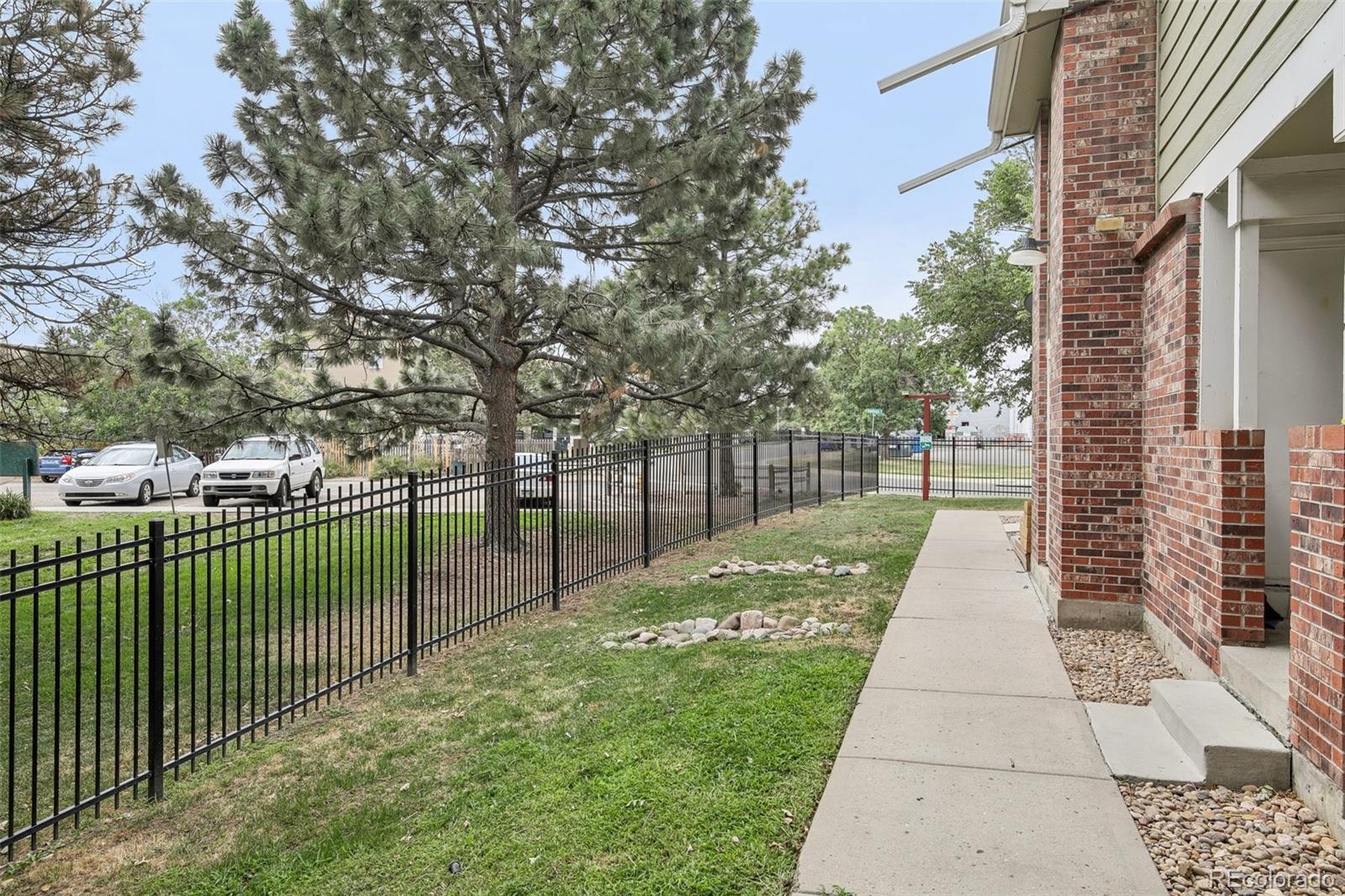 MLS Image #15 for 982 s dearborn way,aurora, Colorado