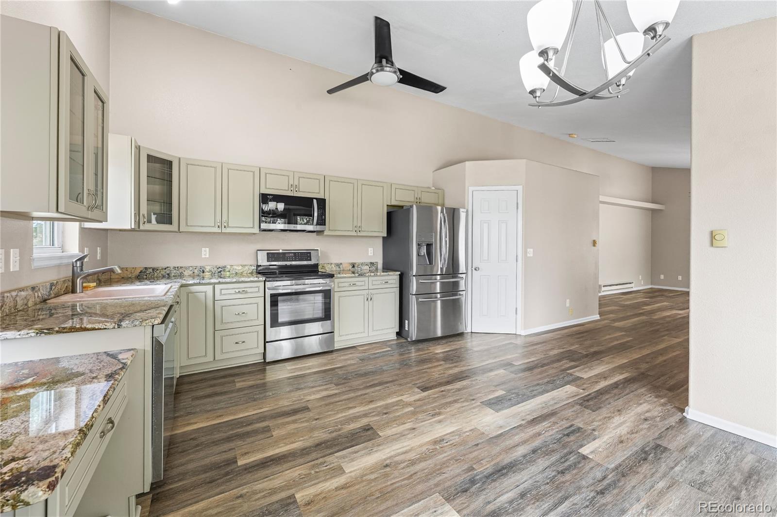 MLS Image #11 for 21400 e 11th avenue,aurora, Colorado