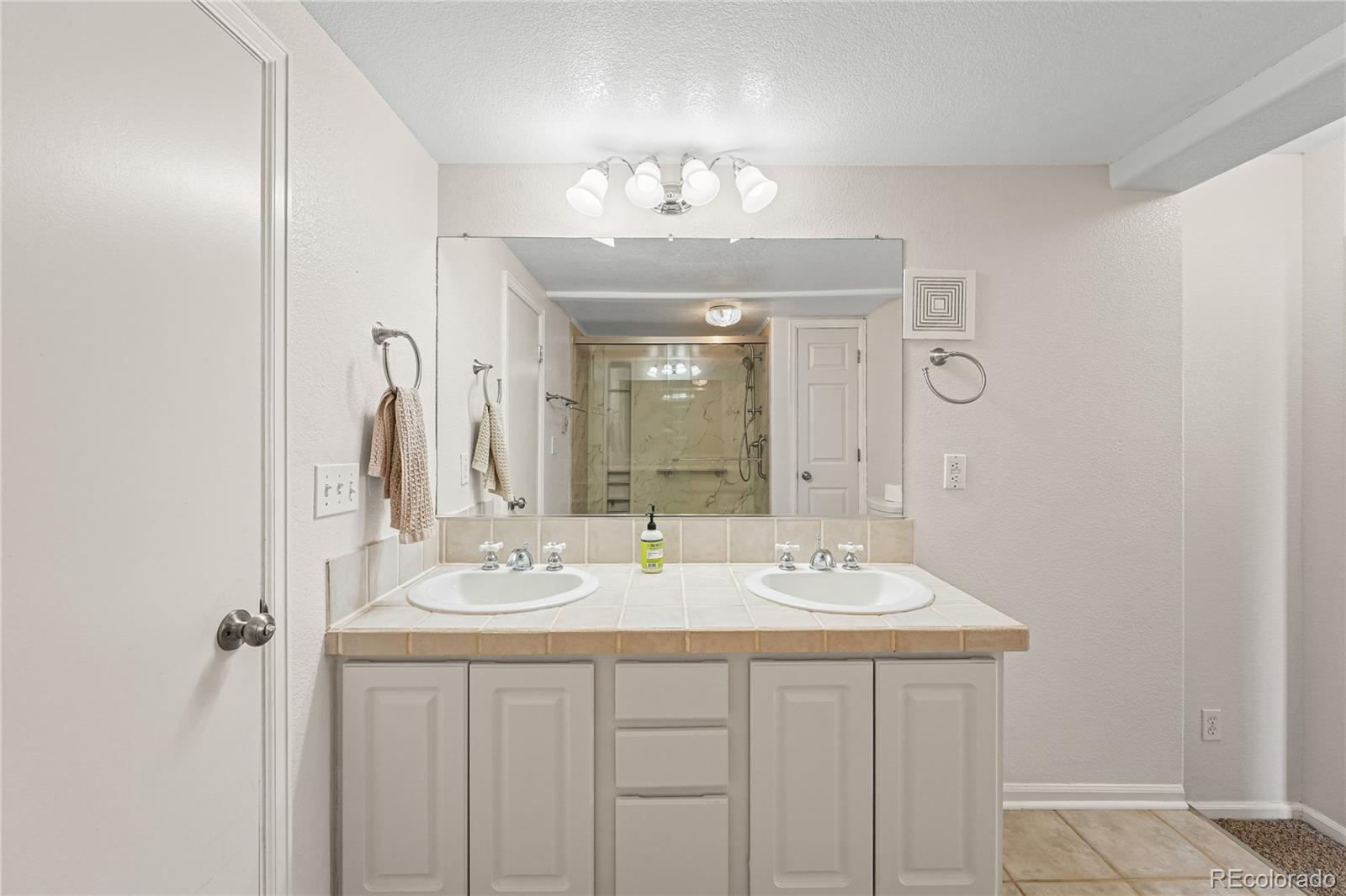 MLS Image #17 for 21400 e 11th avenue,aurora, Colorado