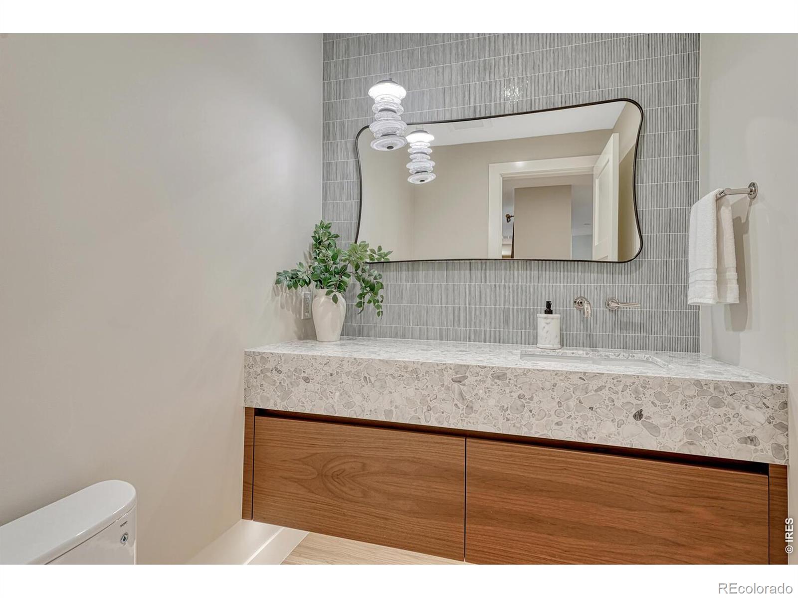MLS Image #15 for 3080 e flora place,denver, Colorado