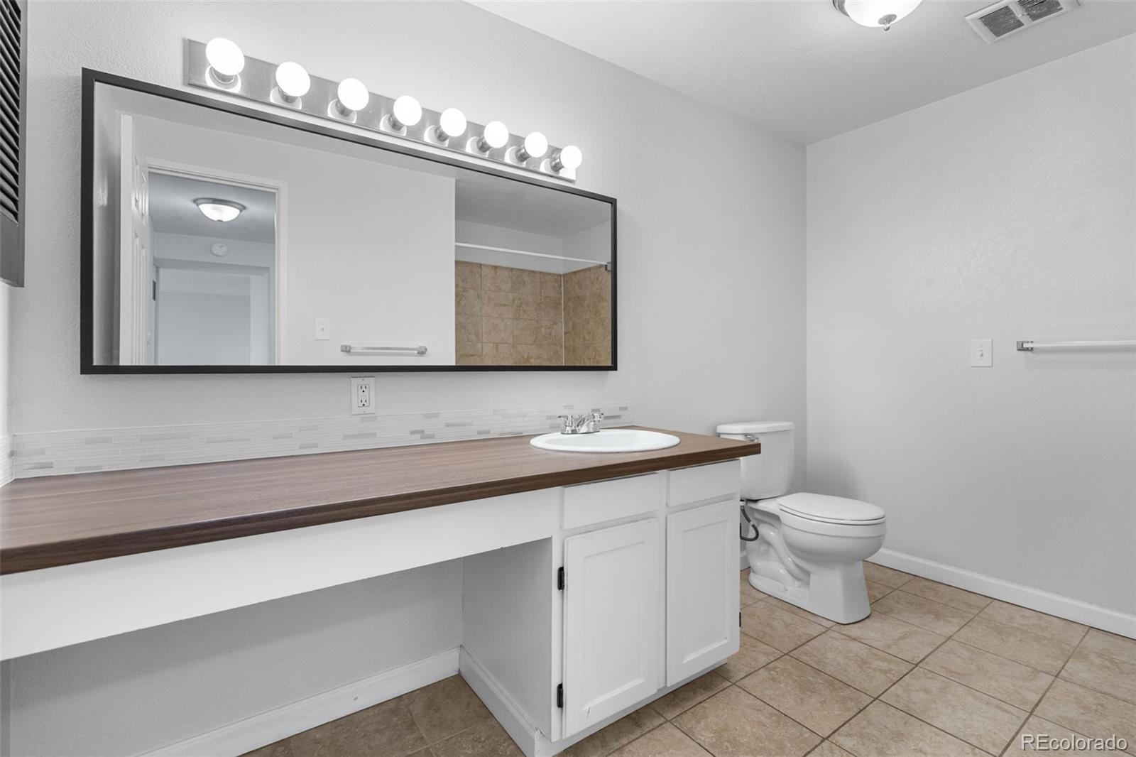 MLS Image #14 for 209 e highline circle 302,centennial, Colorado