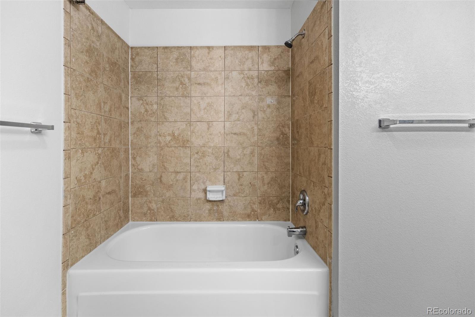 MLS Image #15 for 209 e highline circle 302,centennial, Colorado