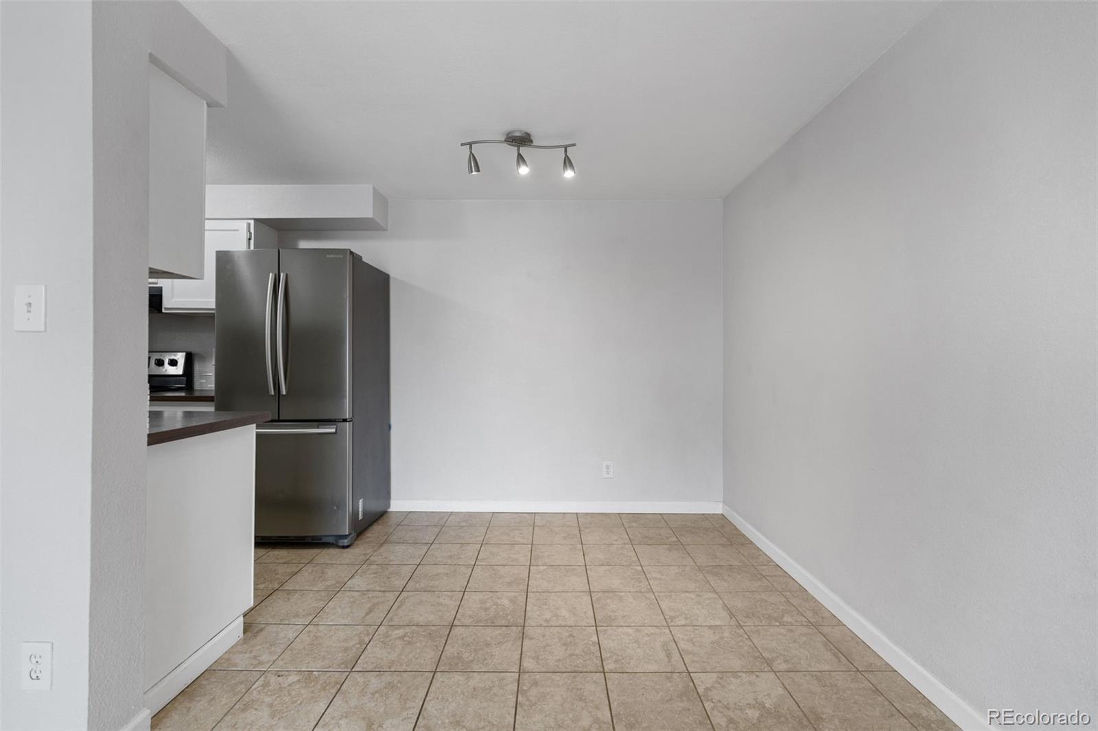 MLS Image #6 for 209 e highline circle 302,centennial, Colorado