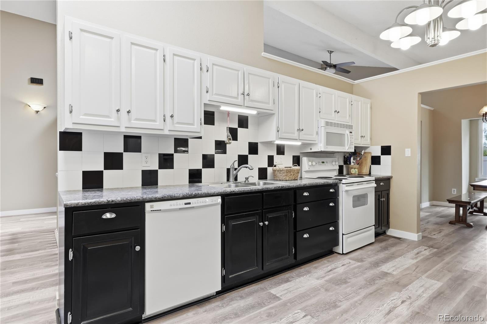 MLS Image #12 for 12054 e maple avenue,aurora, Colorado