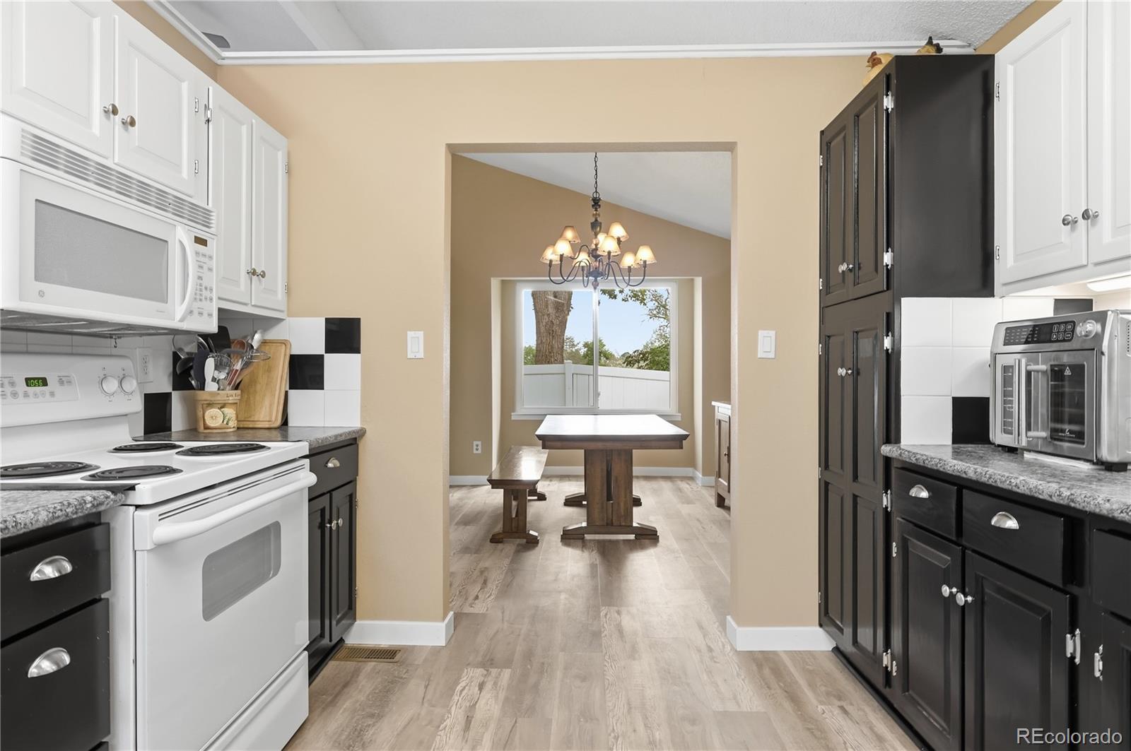 MLS Image #13 for 12054 e maple avenue,aurora, Colorado