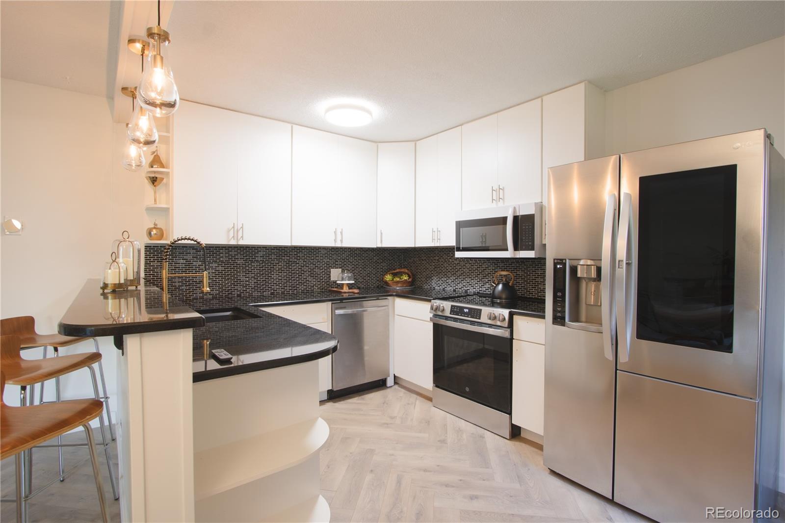MLS Image #5 for 2150 s vaughn way,aurora, Colorado