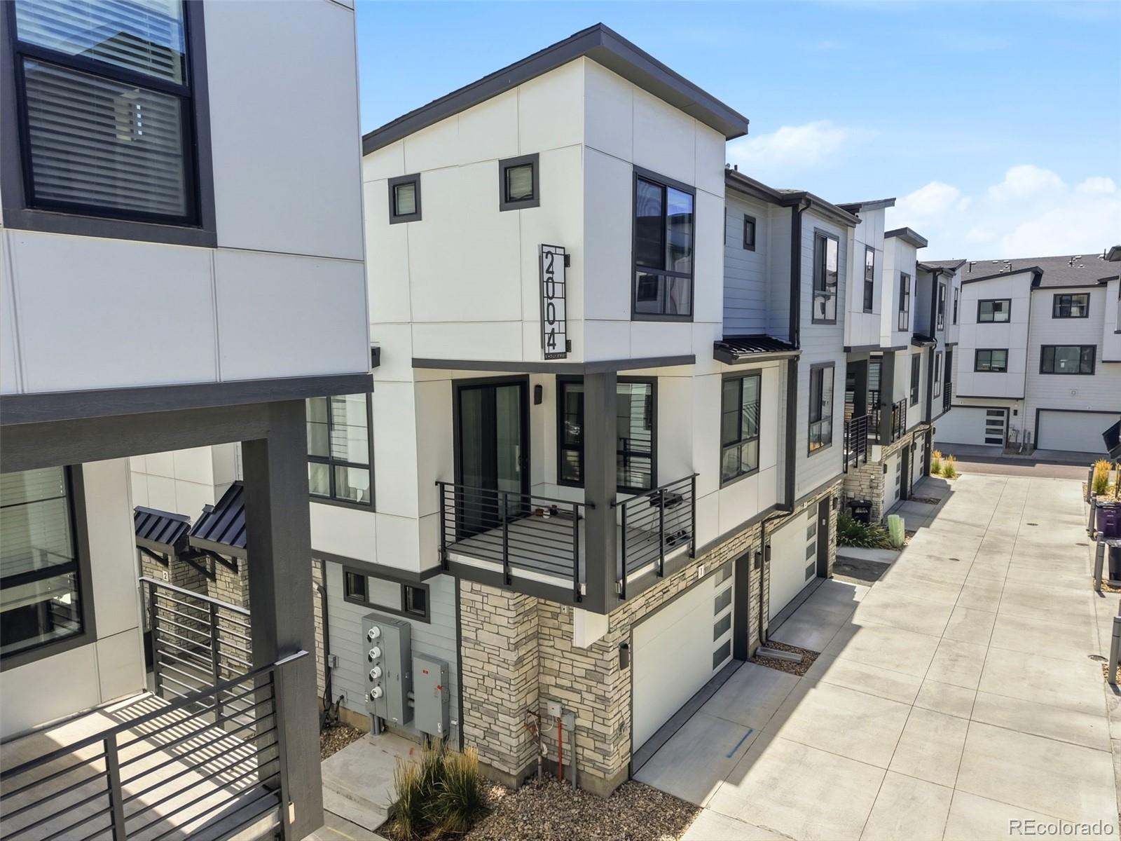 MLS Image #2 for 2004 s holly street 1,denver, Colorado