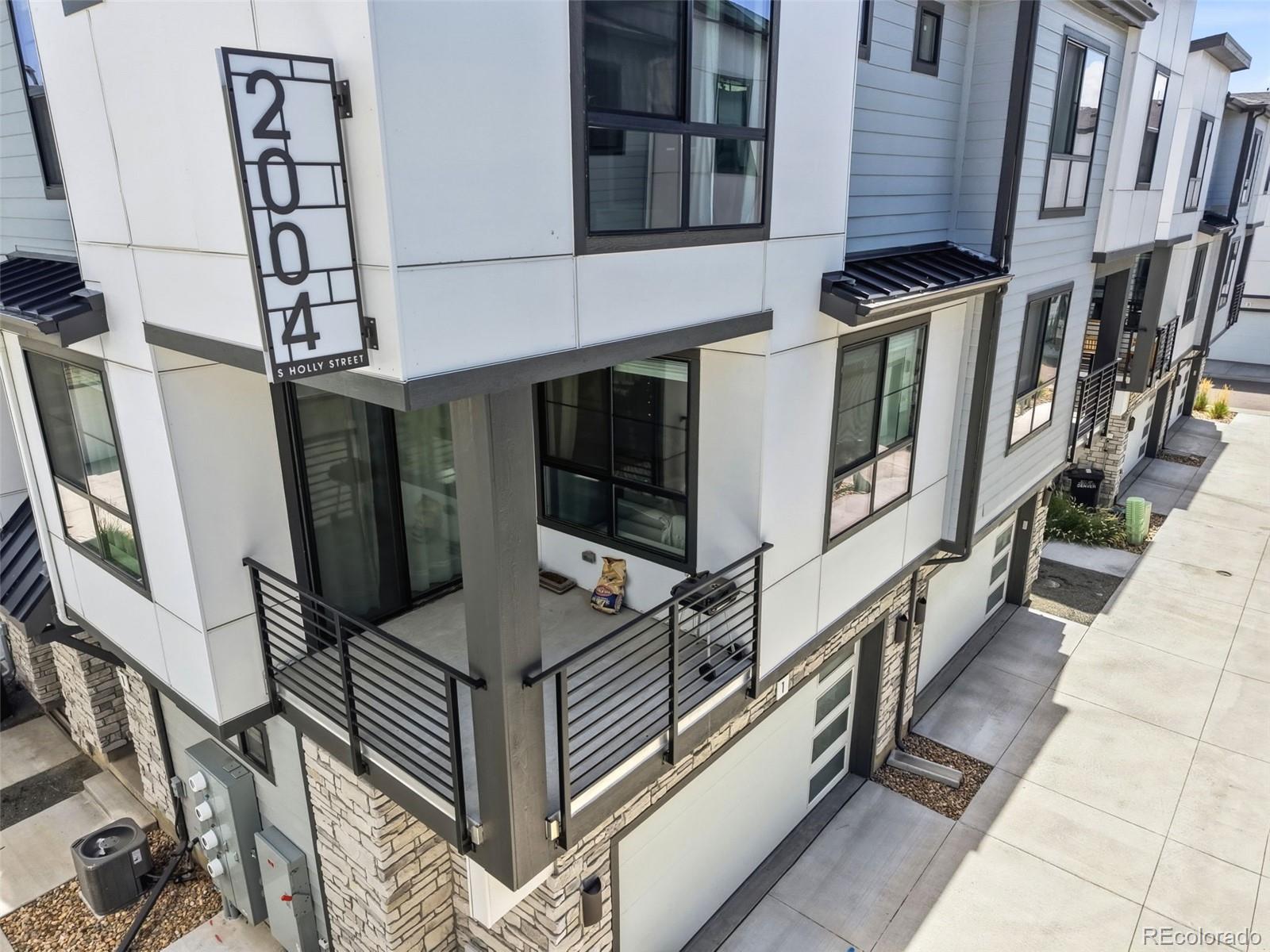 MLS Image #22 for 2004 s holly street 1,denver, Colorado