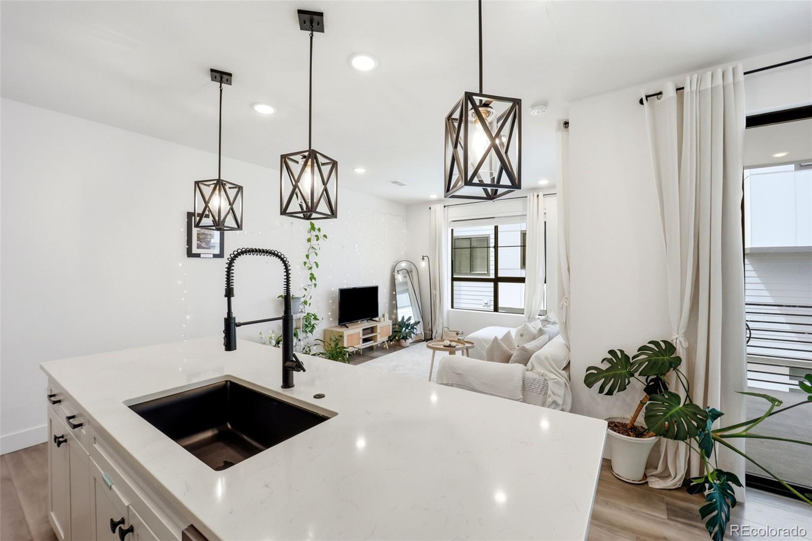 MLS Image #9 for 2004 s holly street 1,denver, Colorado
