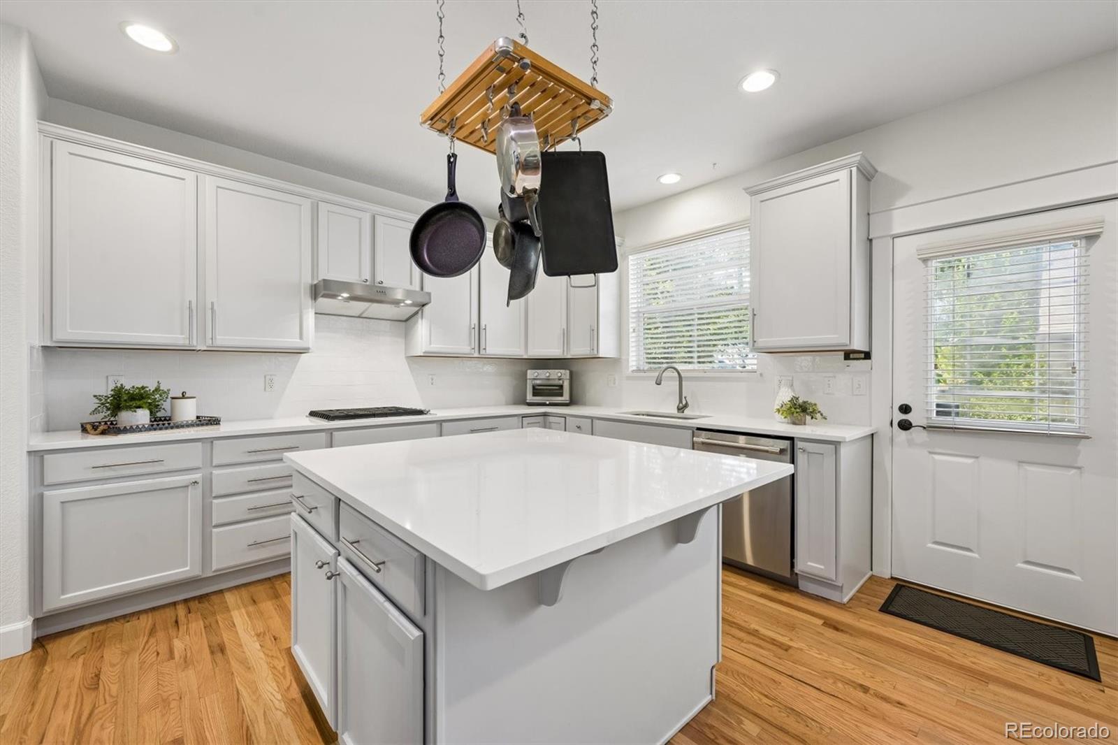MLS Image #11 for 8775 e 28th avenue,denver, Colorado