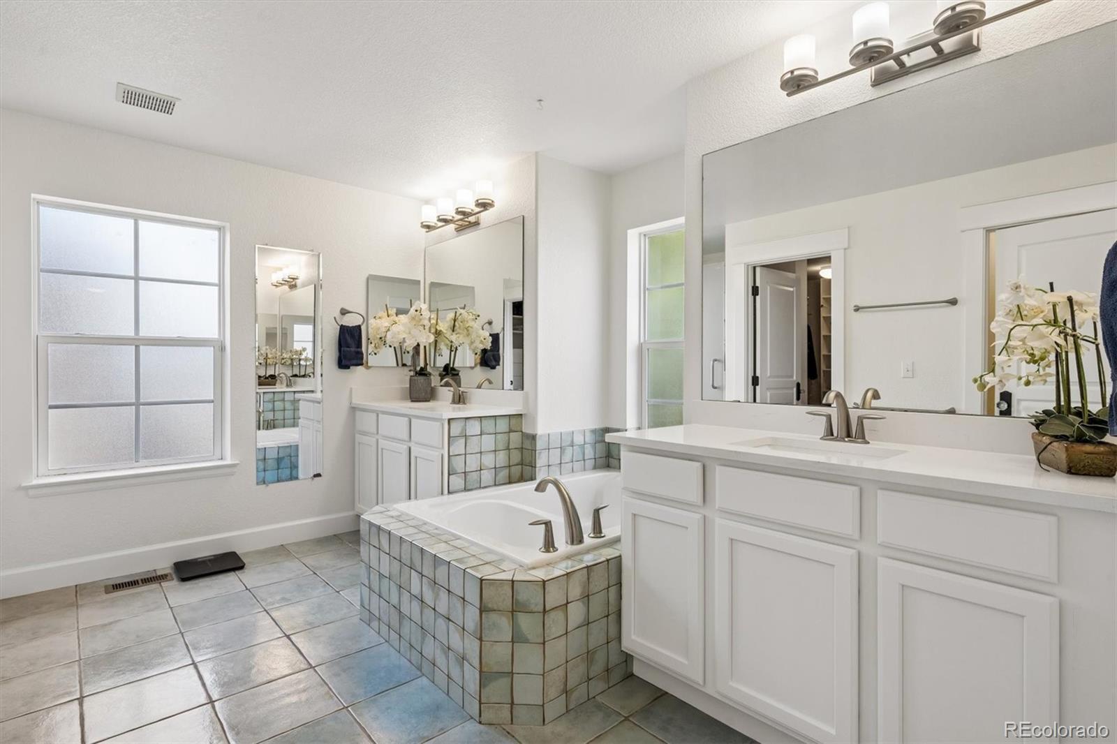MLS Image #17 for 8775 e 28th avenue,denver, Colorado
