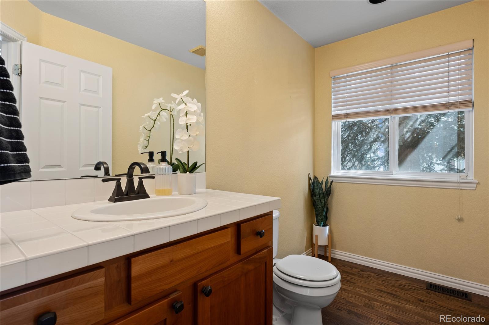 MLS Image #13 for 1011 s valentia street,denver, Colorado
