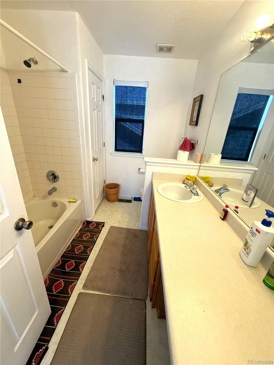 MLS Image #17 for 5543  helena court,denver, Colorado