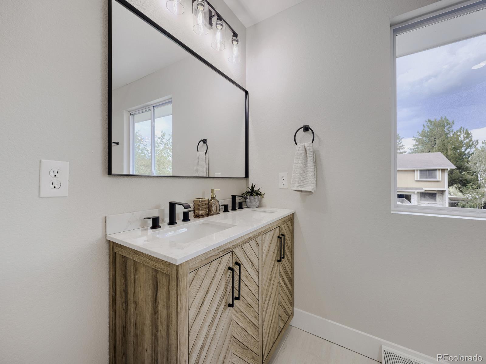 MLS Image #18 for 7555 s madison circle,littleton, Colorado