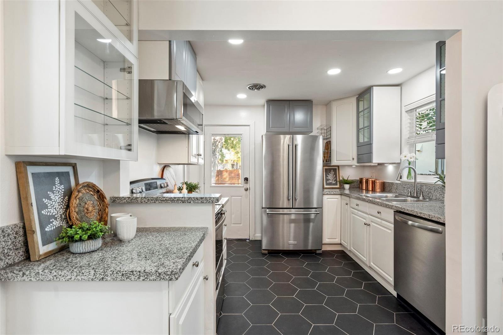 MLS Image #10 for 1644 s cook street,denver, Colorado