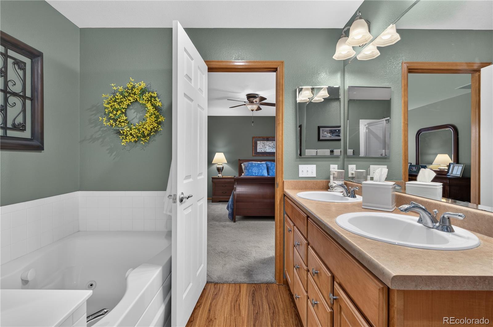 MLS Image #18 for 15895  robins drive,denver, Colorado