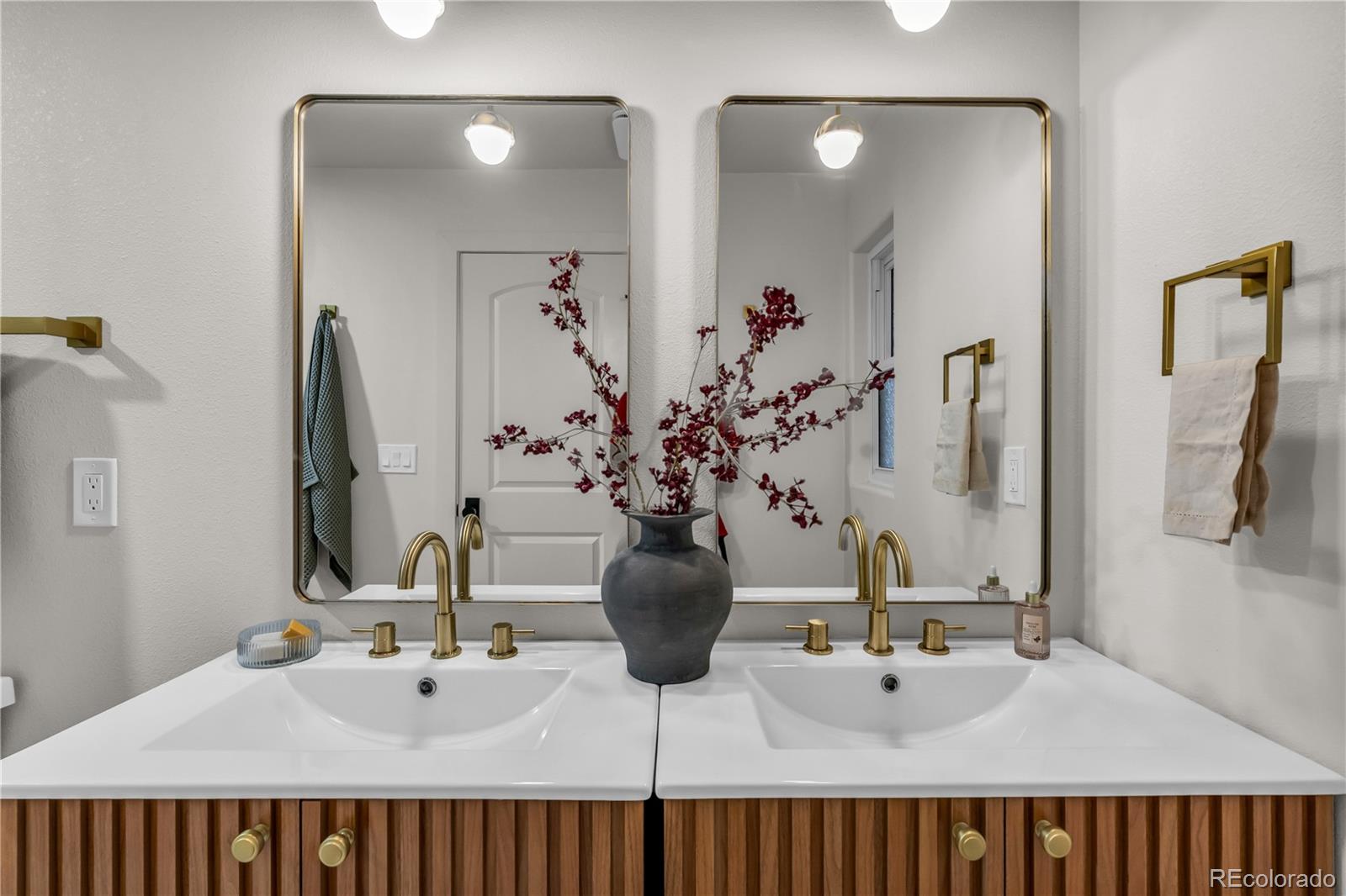 MLS Image #25 for 3091 s holly place,denver, Colorado