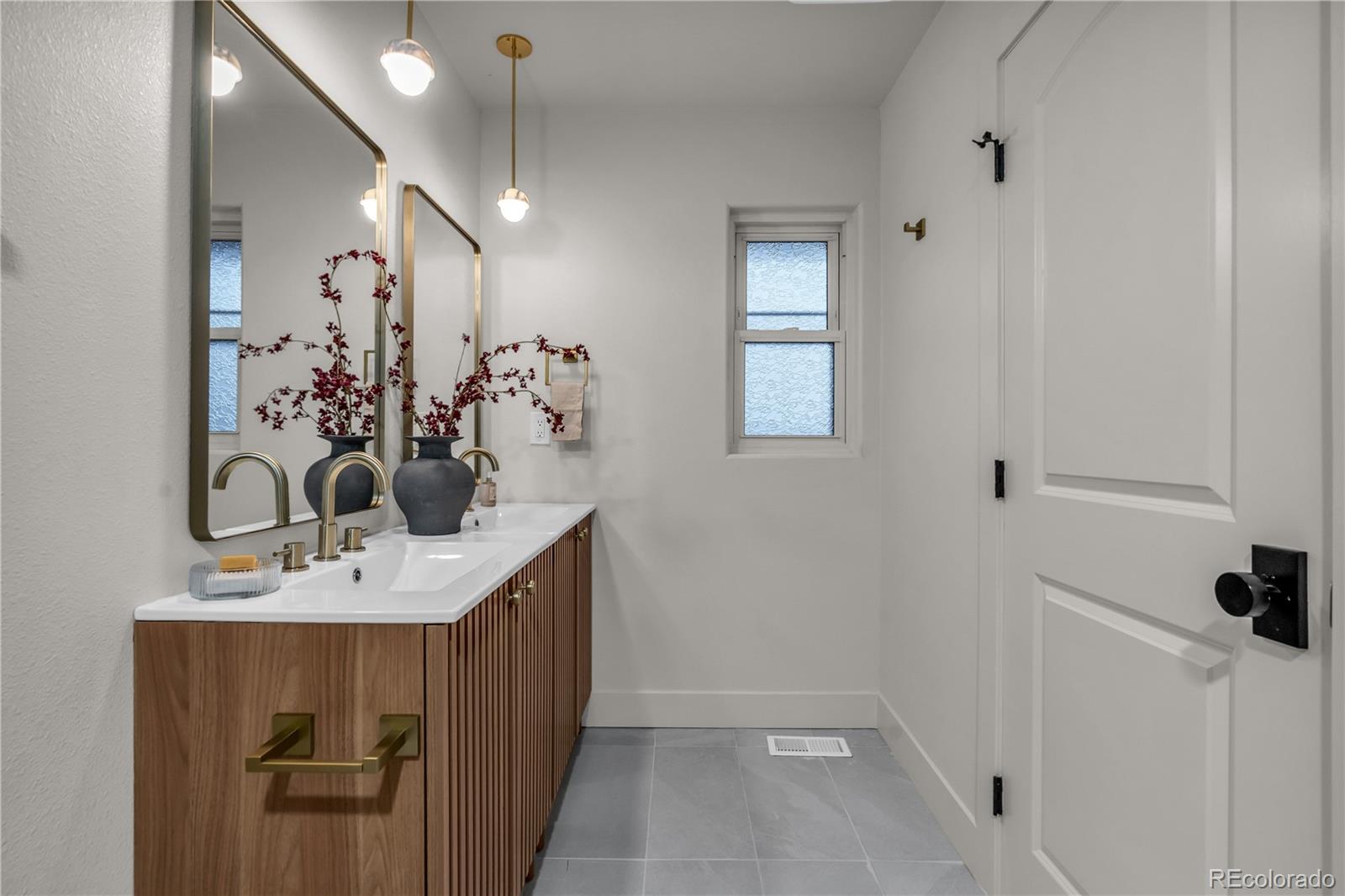 MLS Image #26 for 3091 s holly place,denver, Colorado